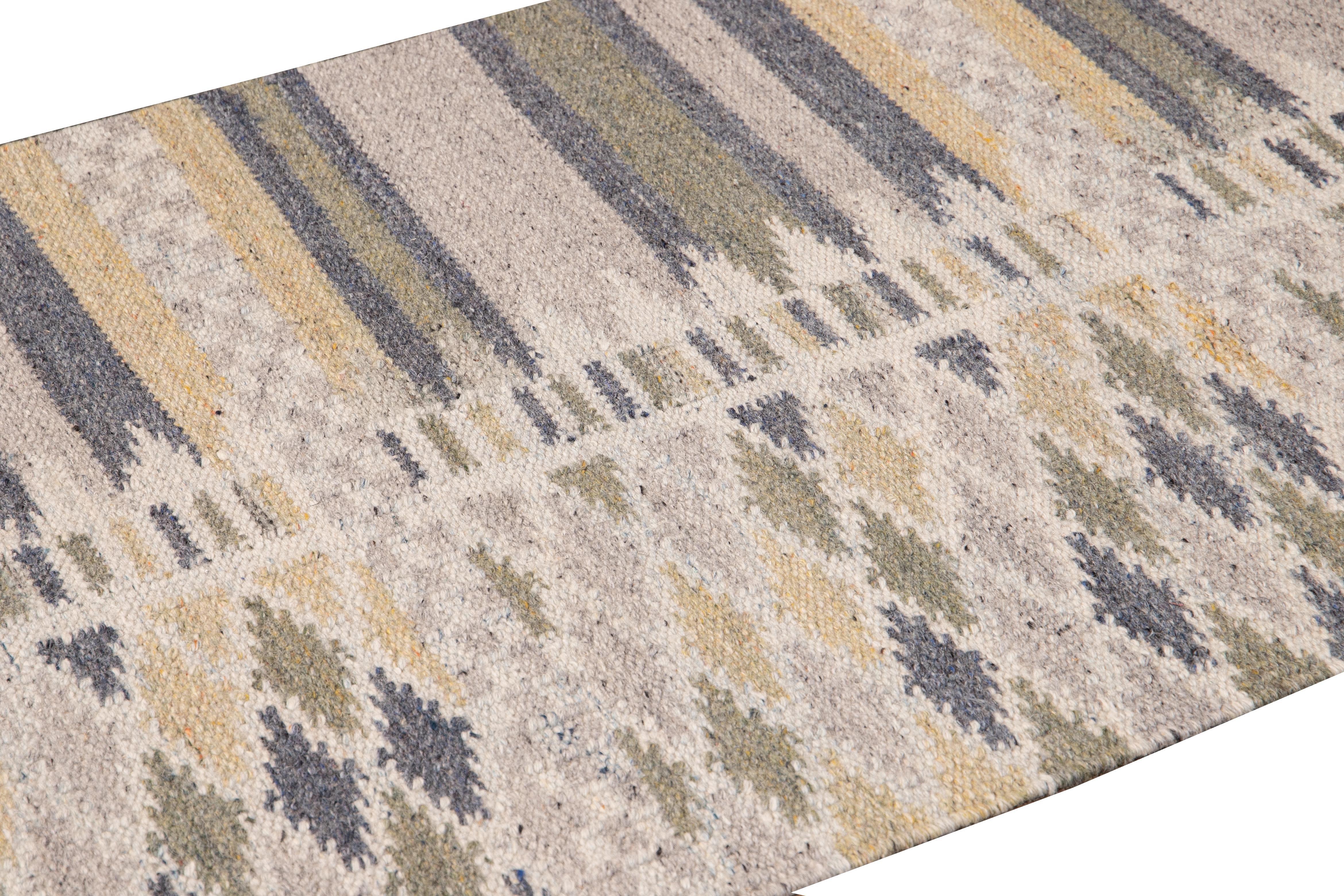 XXI secolo e contemporaneo Runner in lana geometrico beige fatto a mano in stile svedese moderno in vendita