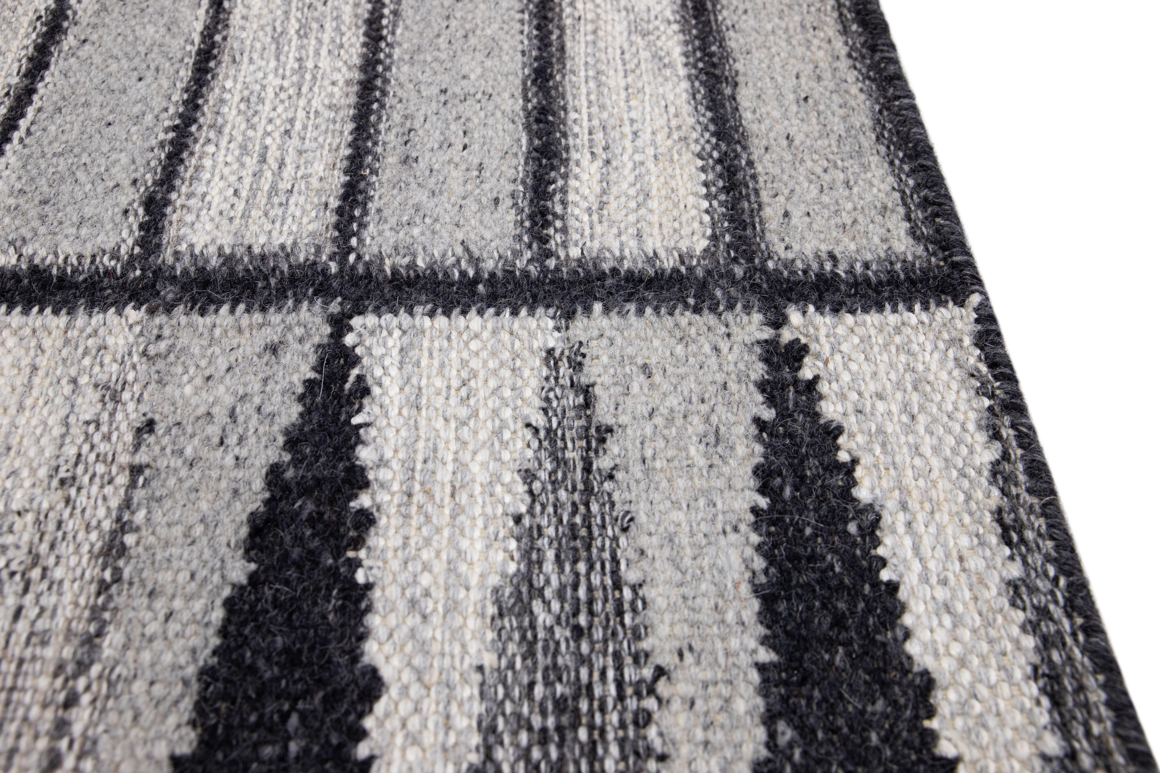 Indian Modern Swedish Style Gray Handmade Custom Wool Rug For Sale