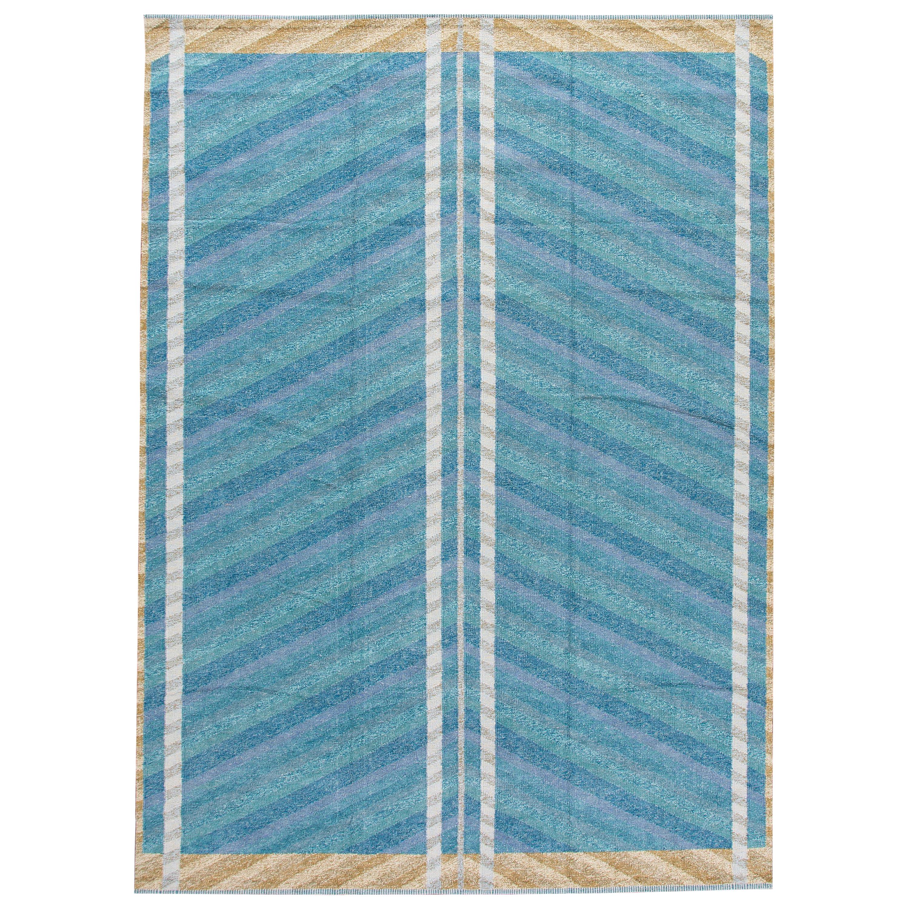Handgefertigter blauer Wollteppich im modernen schwedischen Stil mit geometrischem Muster
