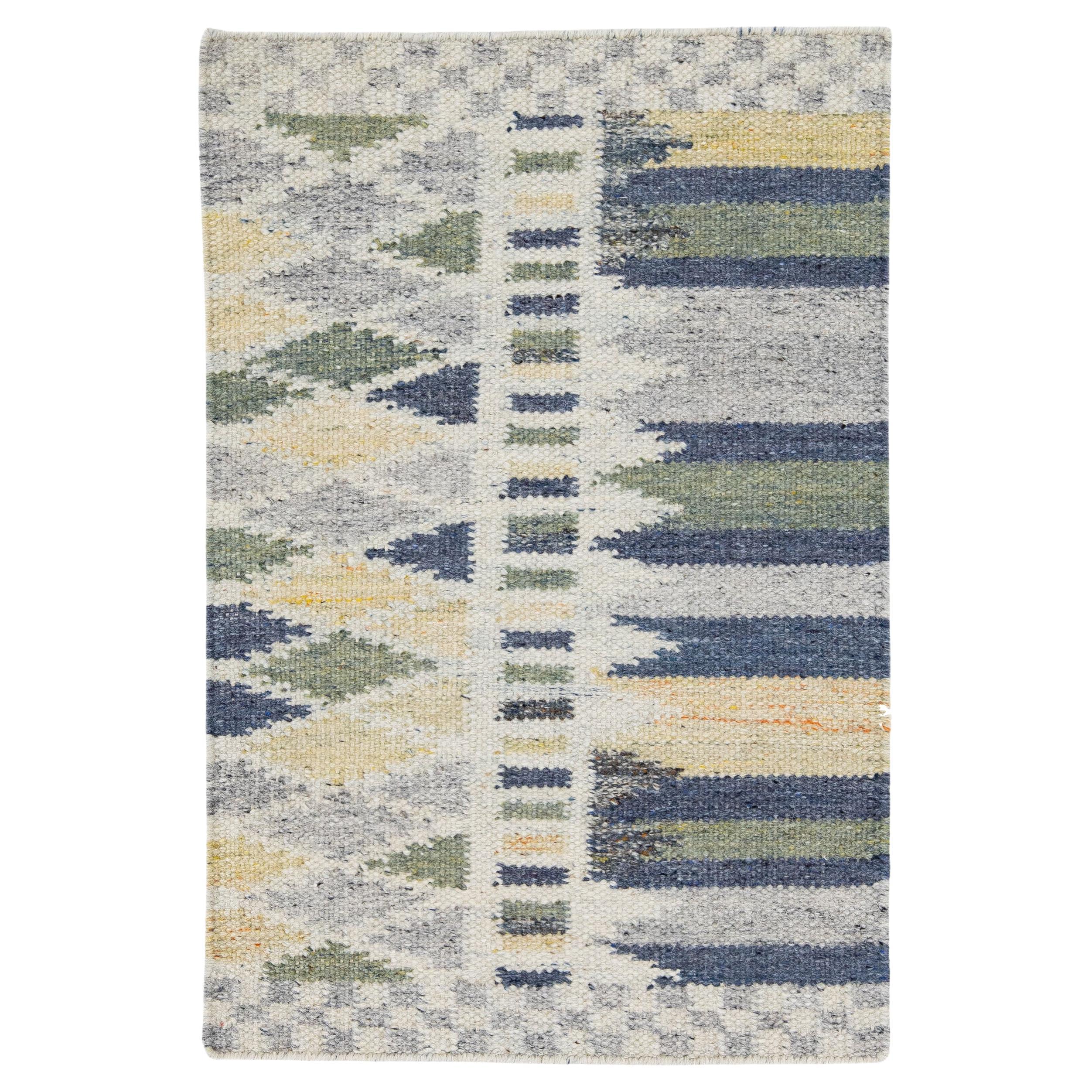 Tappeto in lana personalizzato fatto a mano in stile svedese moderno e multicolore