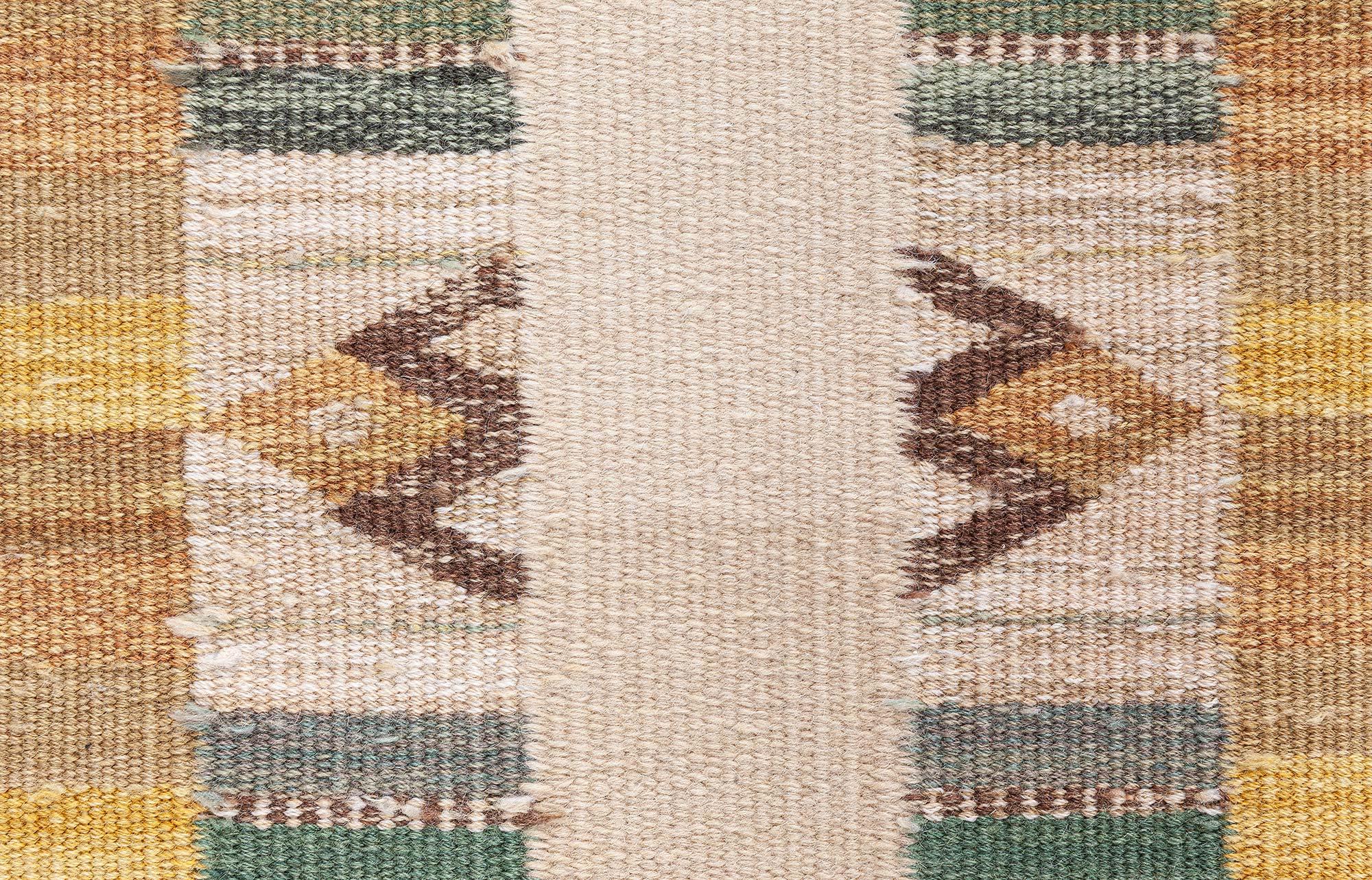 Chemin de table moderne en laine suédoise par Doris Leslie Blau
Taille : 3'2