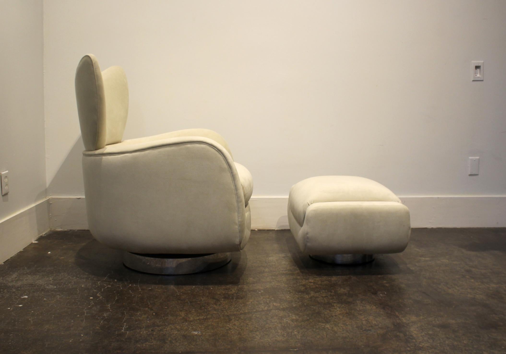 Modern Swivel and Rock Lounge Chair and Ottoman in White by Vladimir Kagan (amerikanisch)