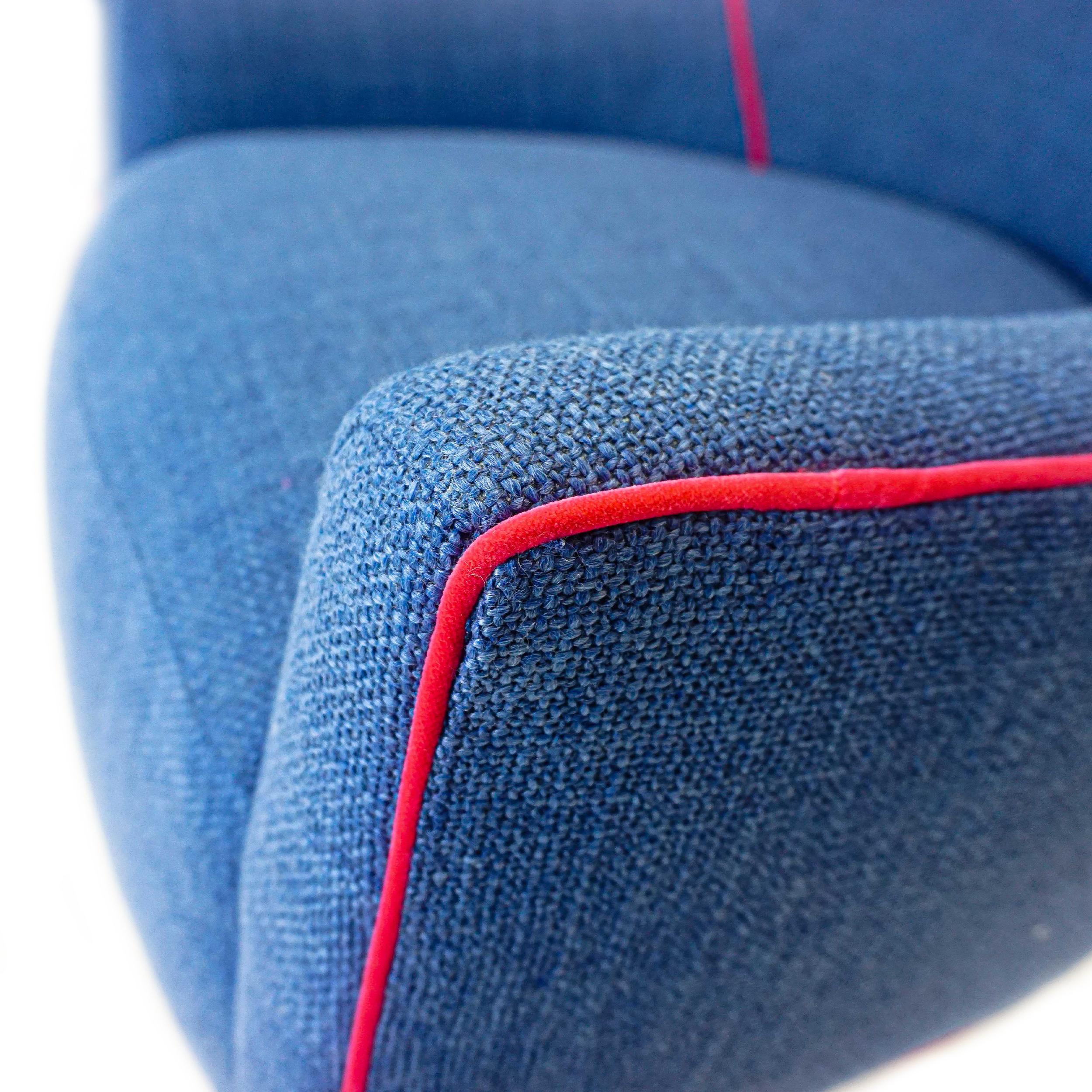 Modern Swivel Chair in Blue Woven and Fuchsia Velvet Accent Welting For Sale 7