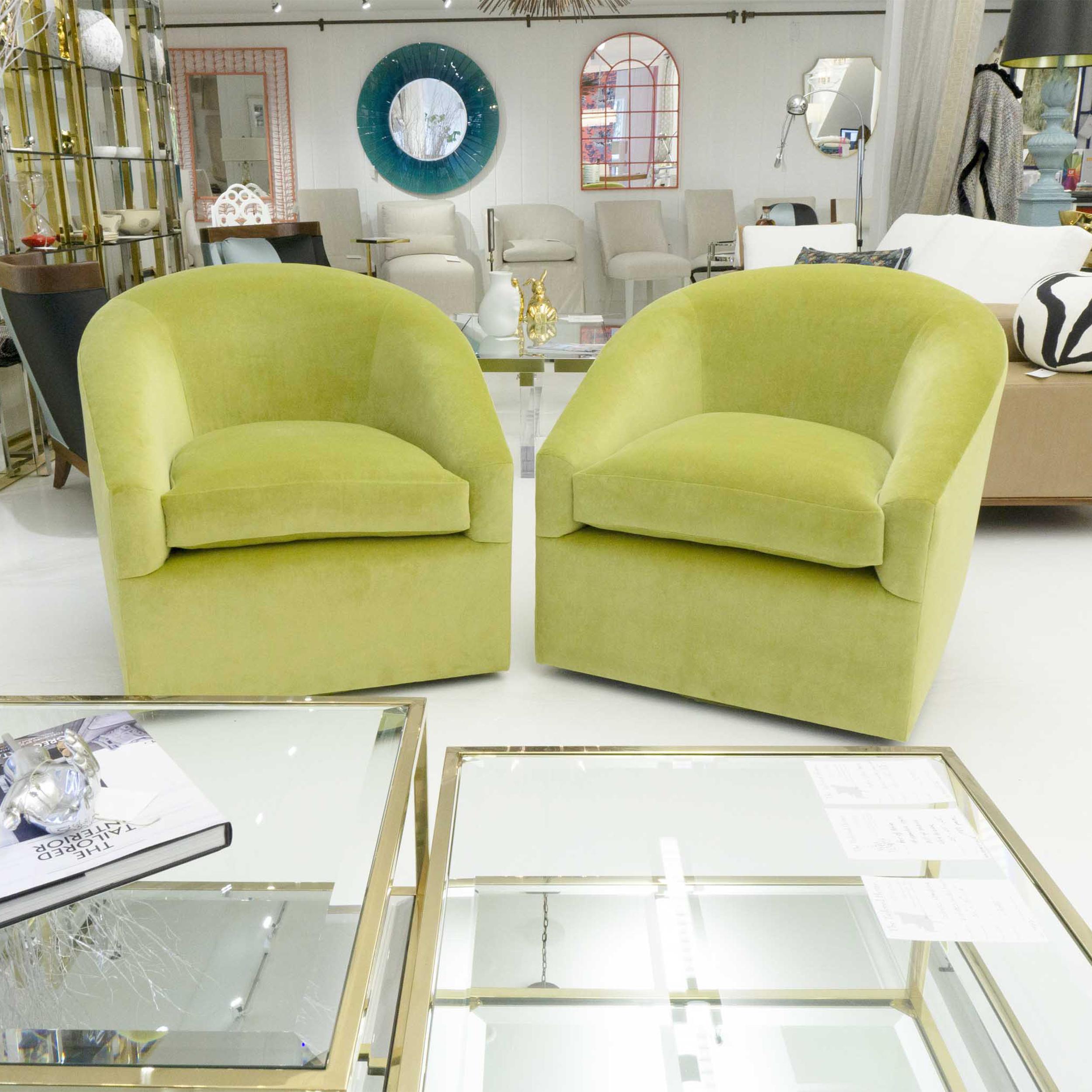 Américain Fauteuil pivotant moderne en velours vert citron en vente