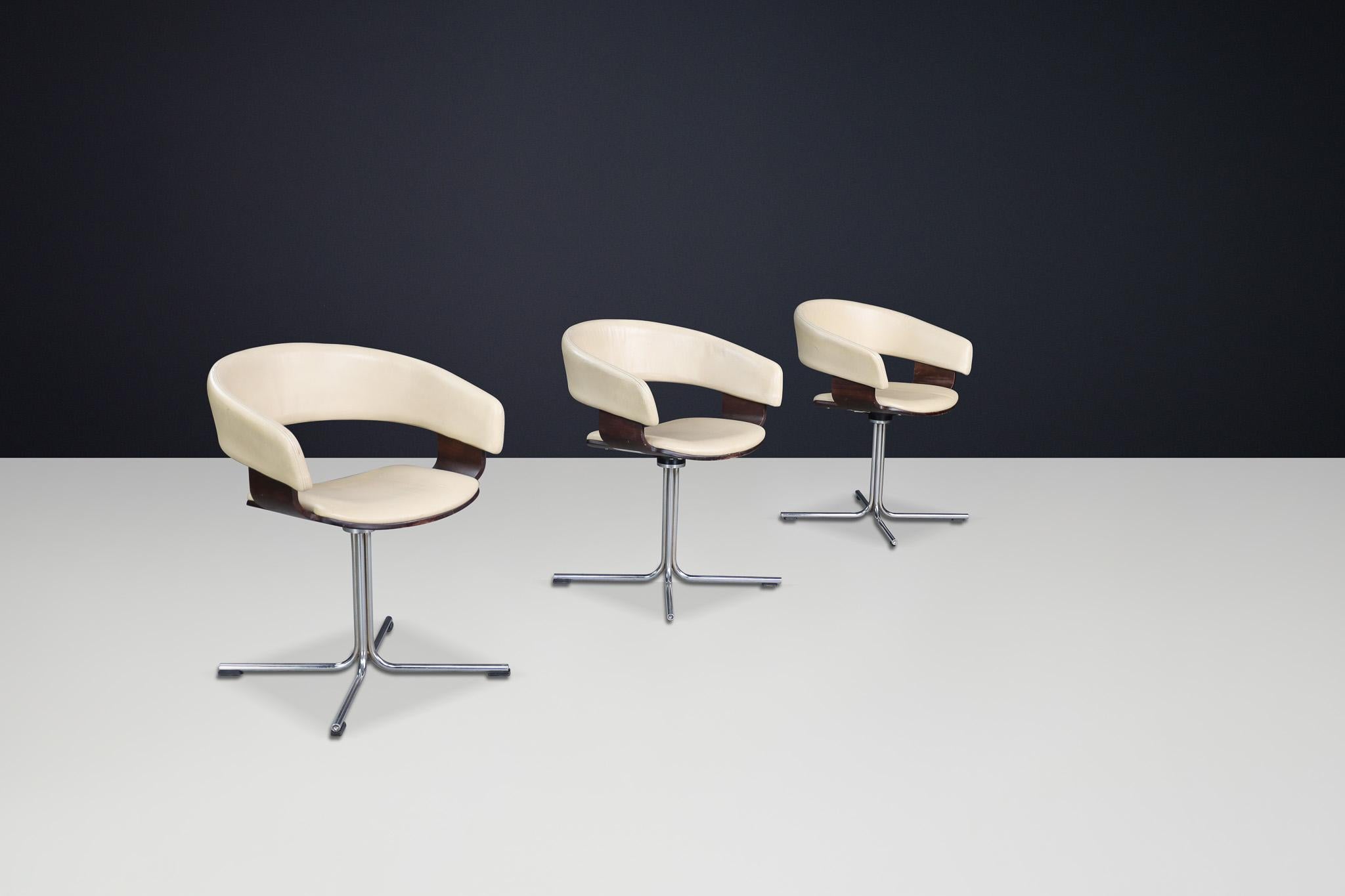 Fauteuils de salle à manger pivotants modernes de John Coleman pour Allermuir, États-Unis, années 1990

Superbe ensemble de fauteuils de salle à manger modernes conçus par John Coleman pour Allermuir à la fin du XXe siècle, États-Unis. Ces chaises