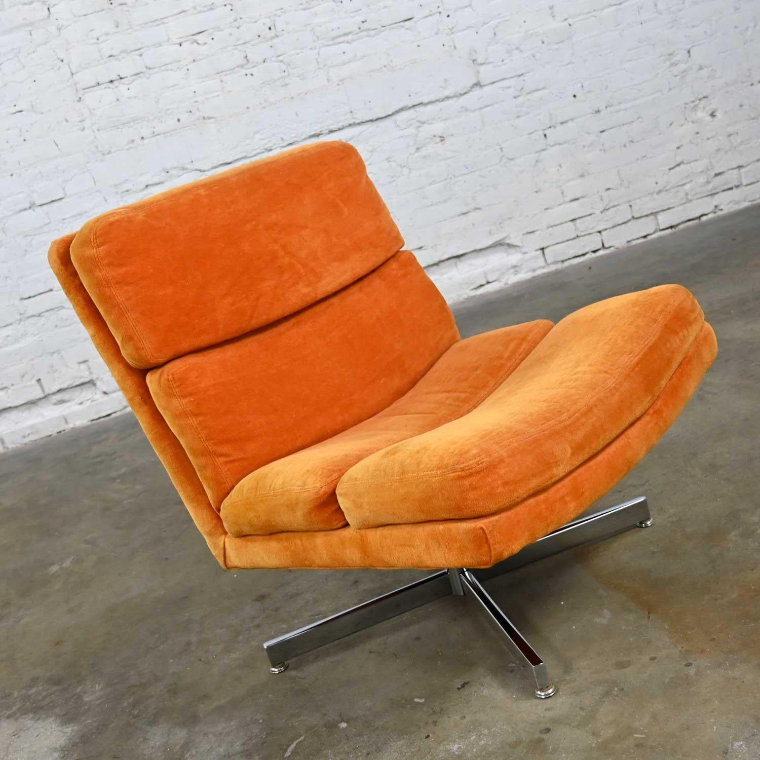 Moderne Chaise pantoufle pivotante moderne orange en chenille brossée et base chromée à 4 griffes en vente