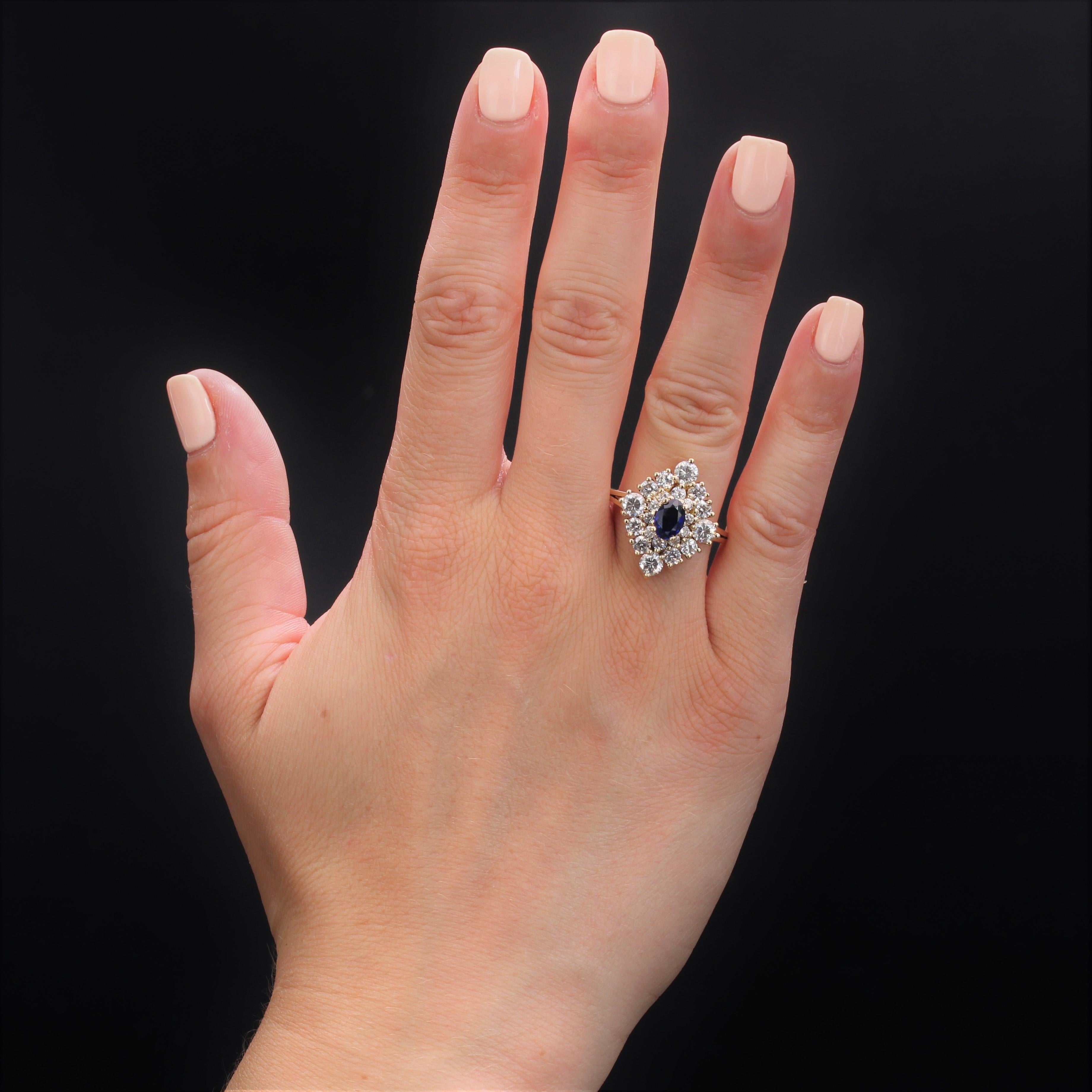 Ring in 18 karat yellow gold.
A handsome volume, this diamond-shaped second-hand ring is entirely set with a double row of brilliant-cut white sapphires held in claws, those at the 4 cardinal points being larger. In the center, an oval synthetic