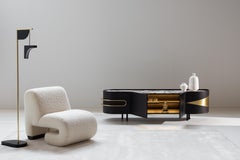 Sedia da salotto moderna T50, Dedar Jacquard, ottone, fatta a mano in Portogallo da Greenapple