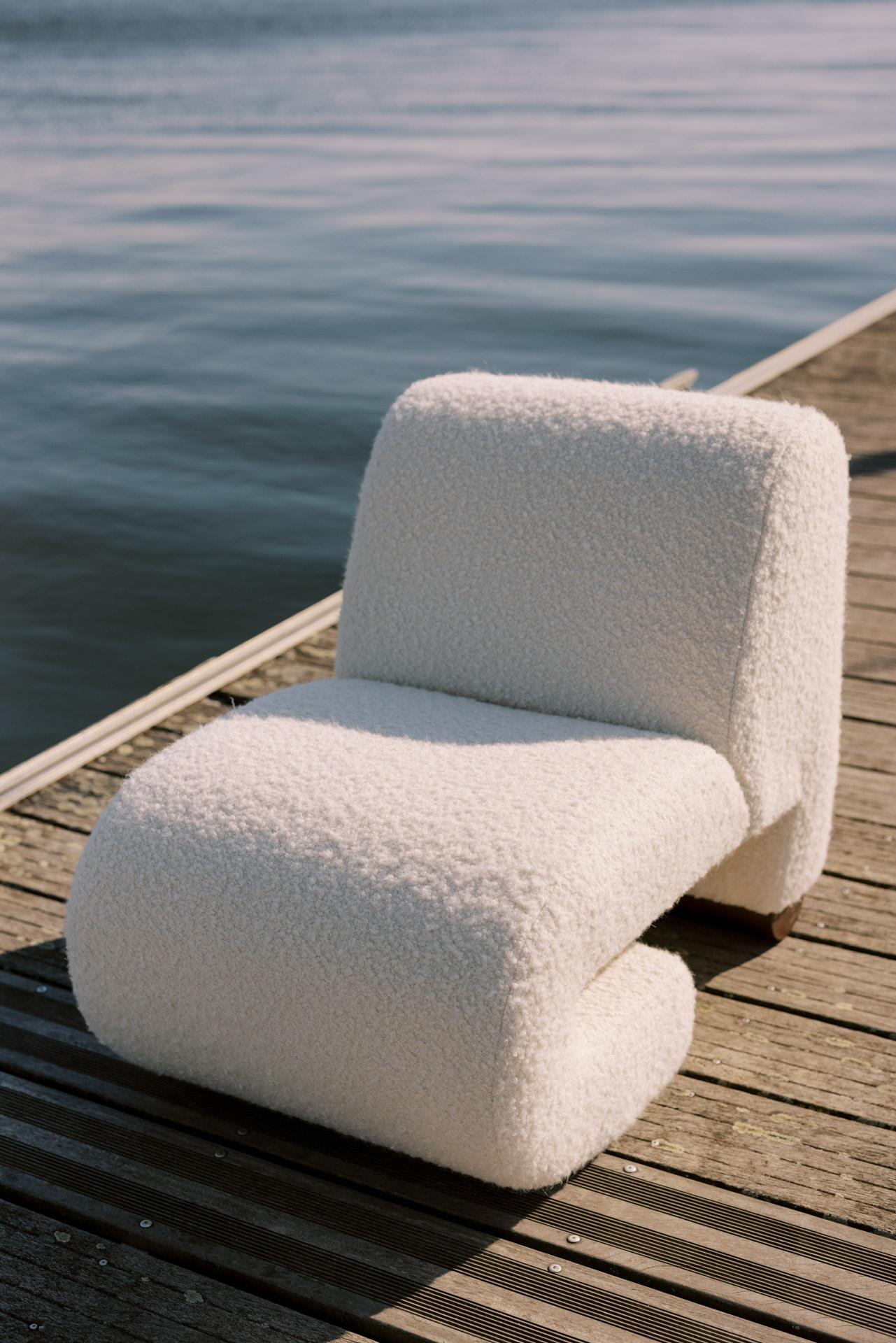 Sillón T50, Colección Contemporánea, Hecho a mano en Portugal - Europa por Greenapple.

La tumbona T50 rinde homenaje a la estética retro del diseño de los años 50, una época en la que la creatividad se unía a la funcionalidad en perfecta armonía.