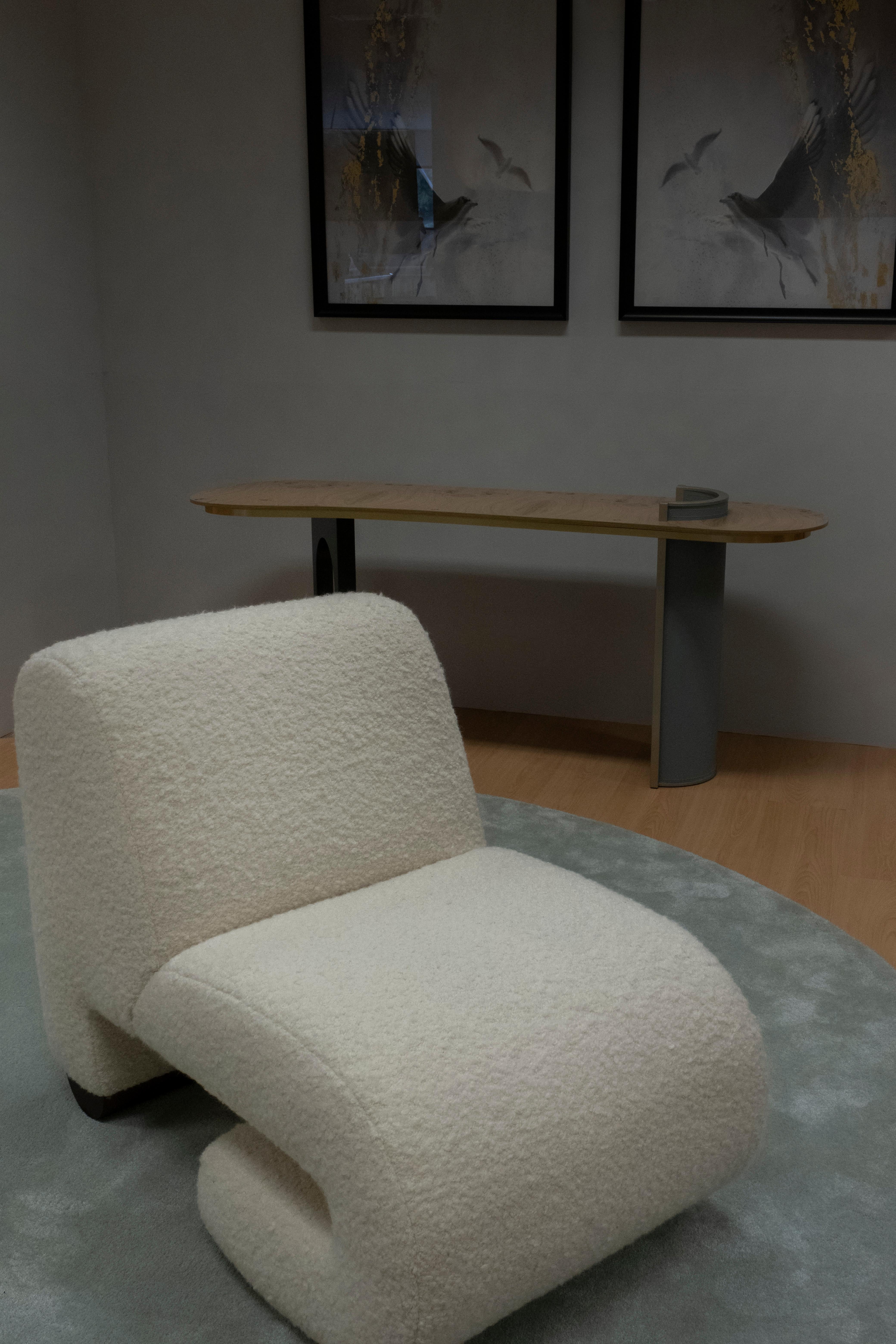 T50 Lounge Chair, Contemporary Collection, Handcrafted in Portugal - Europe by Greenapple.

Conçue par Rute Martin pour la Collection Contemporary, la chaise longue T50 rend hommage au design rétro des années 1950, une période où la décoration