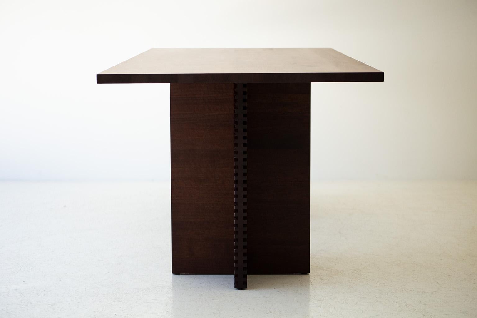 Moderne Table moderne en noyer, collection Cicely en vente