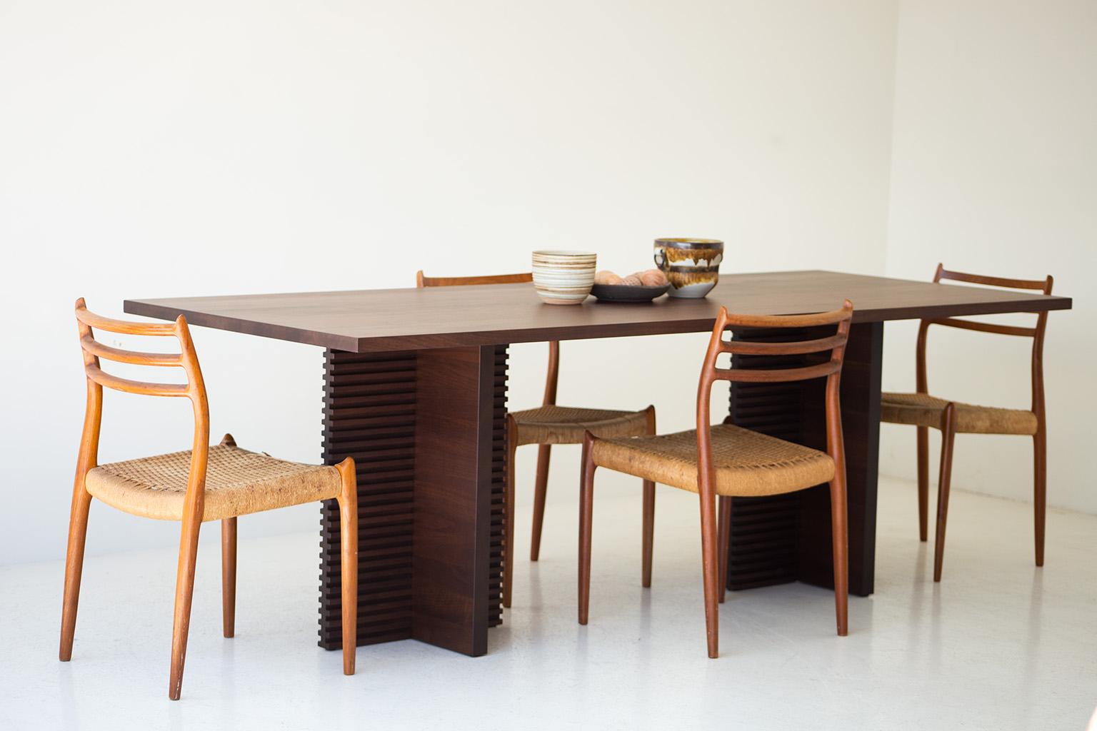 Moderner Tisch aus Nussbaumholz, Cicely-Kollektion im Angebot 1