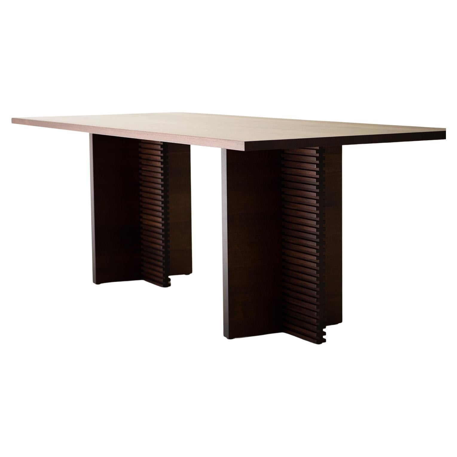 Table moderne en noyer, collection Cicely en vente