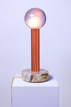 Moderne Tischlampe Adrian Cruz Dilmos aus orangefarbenem Harz und mexikanischem Onyx, handgefertigt