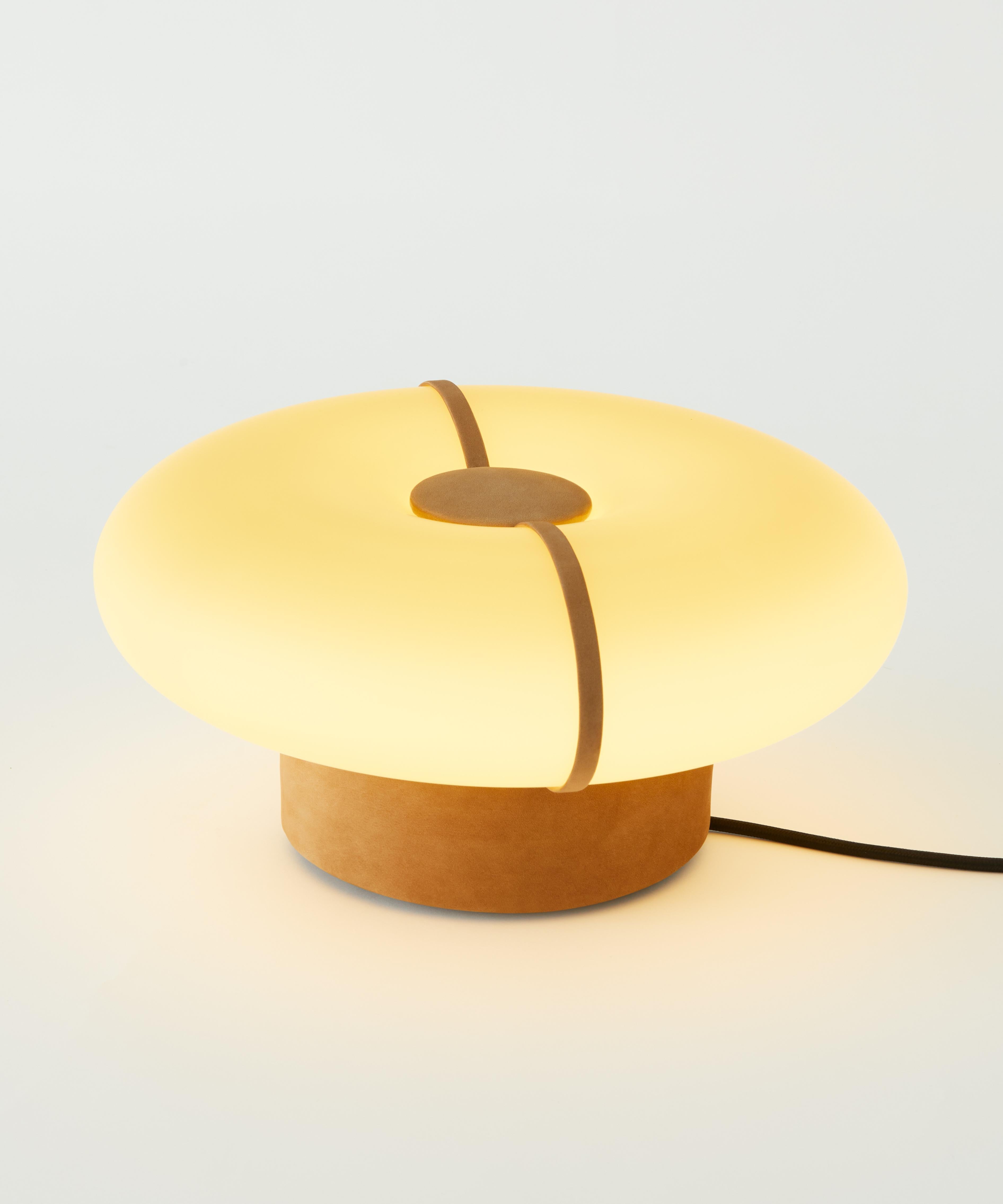 Lámpara de mesa moderna 'Bolina' 509.34 de Fabio Fantolino x TOOY, Cristal ámbar Moderno orgánico en venta