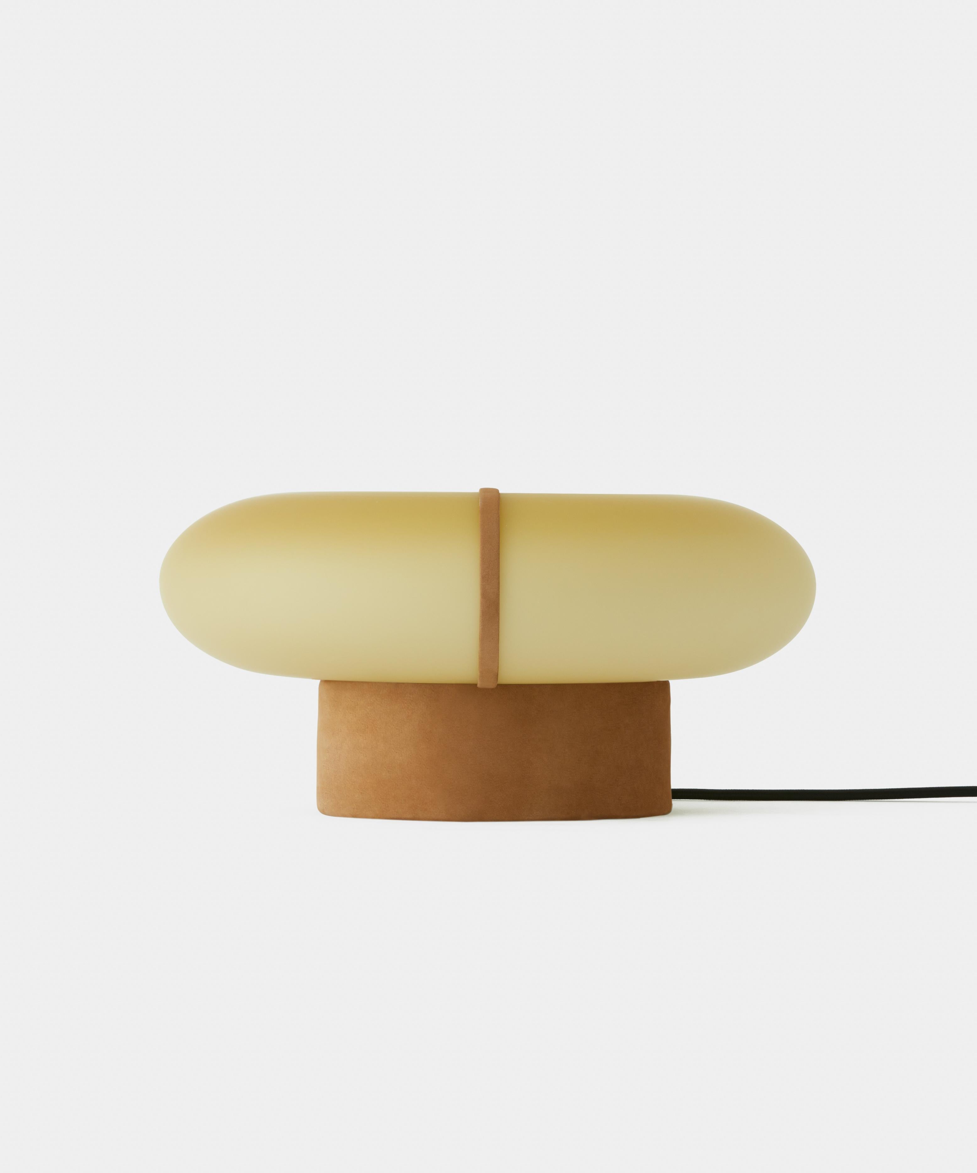 Lámpara de mesa moderna 'Bolina' 509.34 de Fabio Fantolino x TOOY, Cristal ámbar Siglo XXI y contemporáneo en venta
