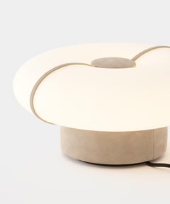 Lampada da tavolo moderna 'Bolina' 509.34 di Fabio Fantolino x TOOY, vetro bianco satinato