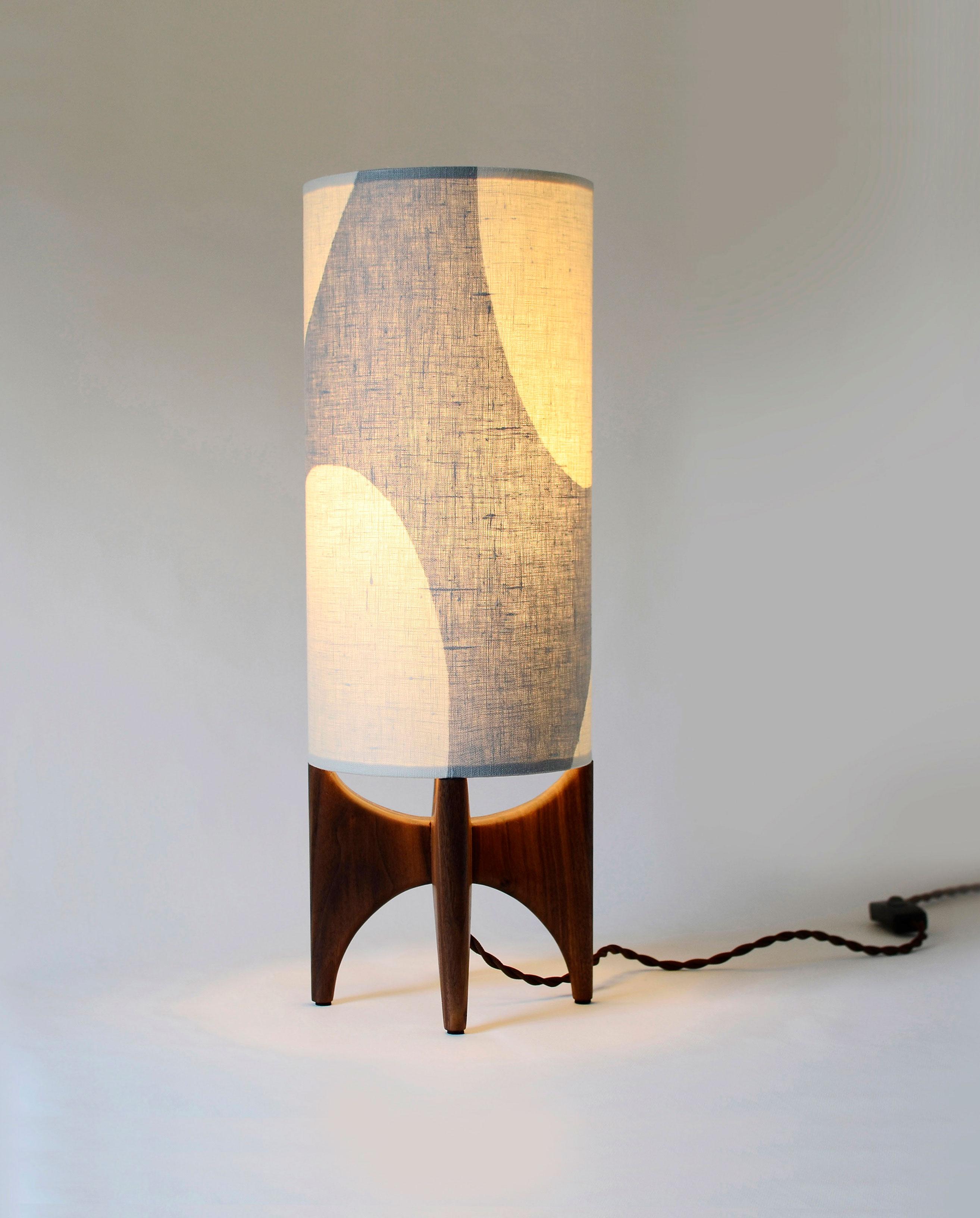 Moderne Lampe de table moderne par La Loupe en vente