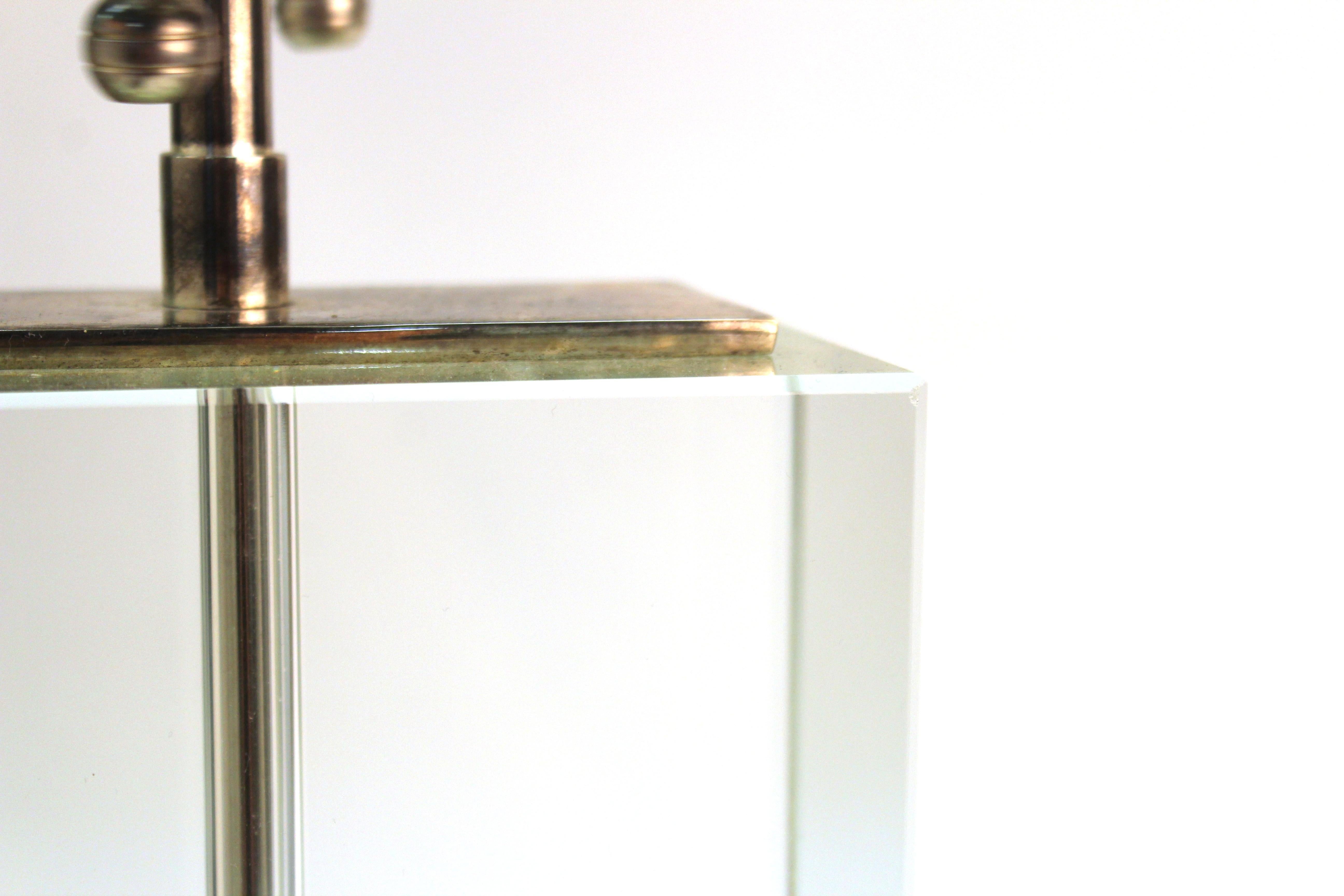 Moderne moderne Tischlampe aus Chrom und klarem Glas im Angebot 5