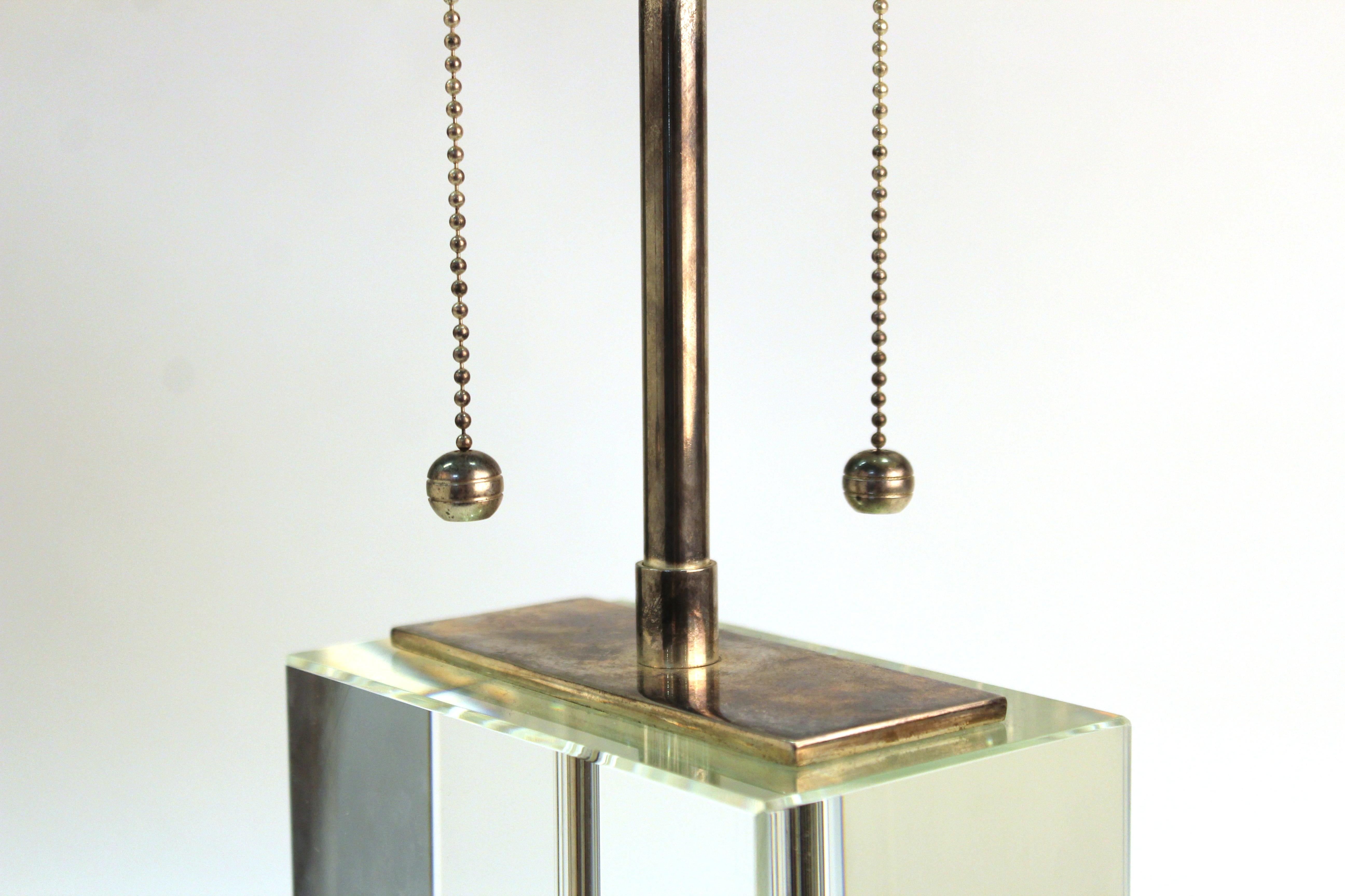 20ième siècle Lampe de bureau moderne en chrome et verre transparent en vente