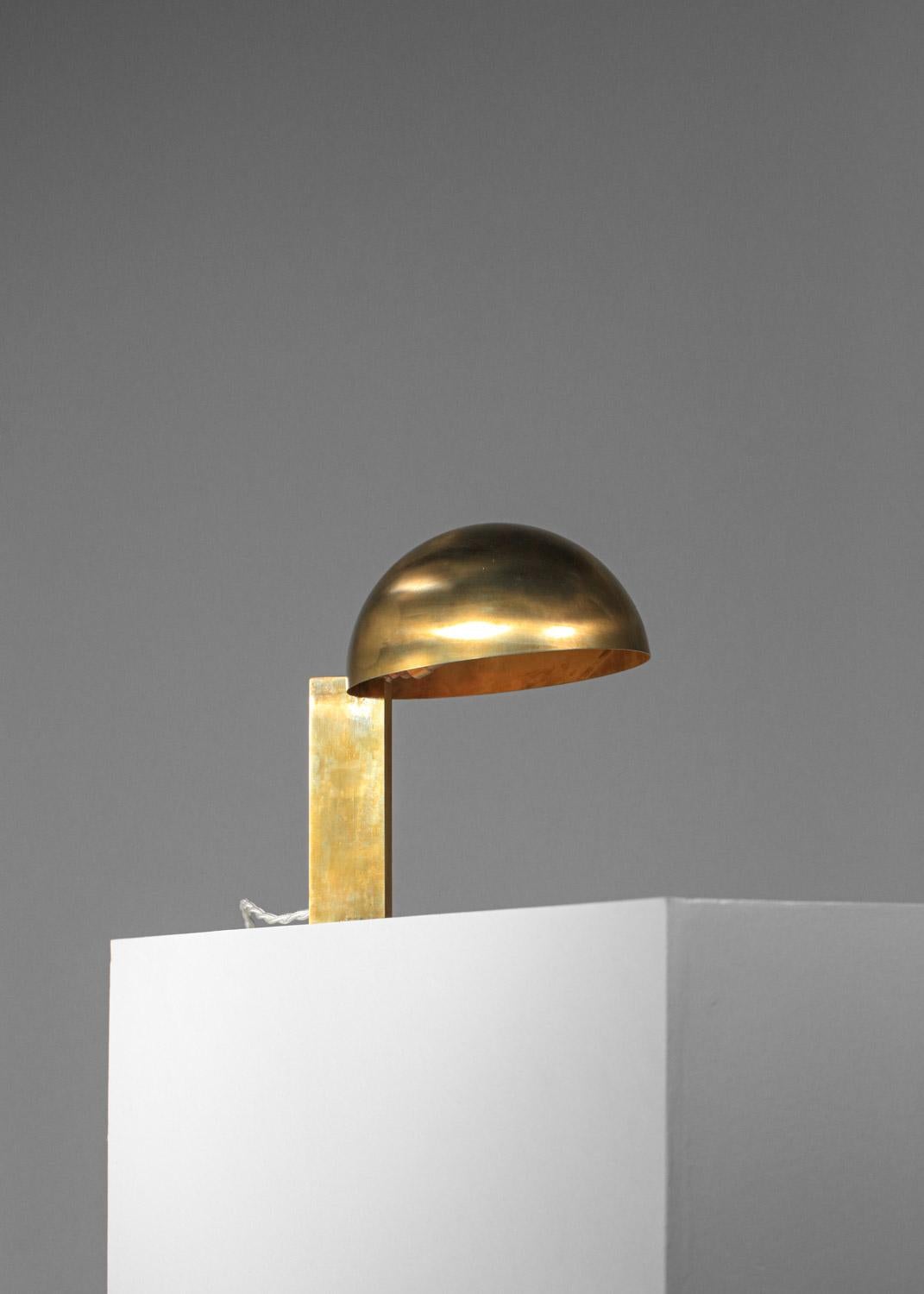 
We're delighted to present the very first modern lamp. Particular attention has been paid to the details of the finish and the patina of the brass. This lamp is made entirely of solid brass with our own patina. We recommend one E14 LED bulb per