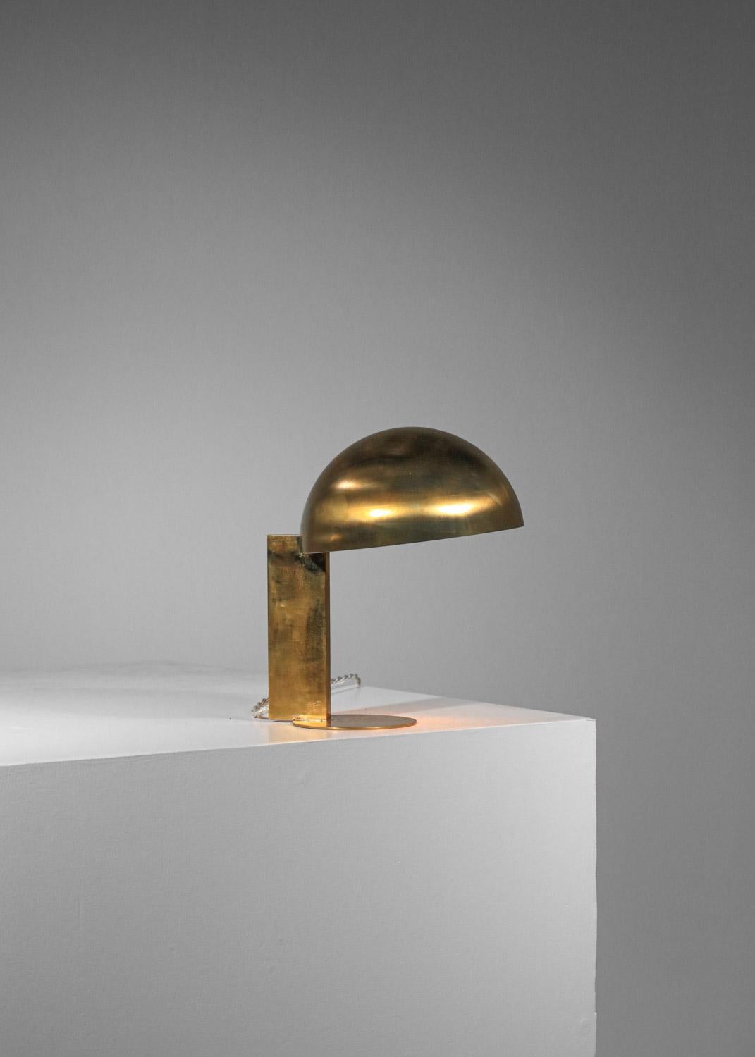 Laiton Lampe de table moderne en laiton massif de style moderniste des années 60 par Danke studio  en vente