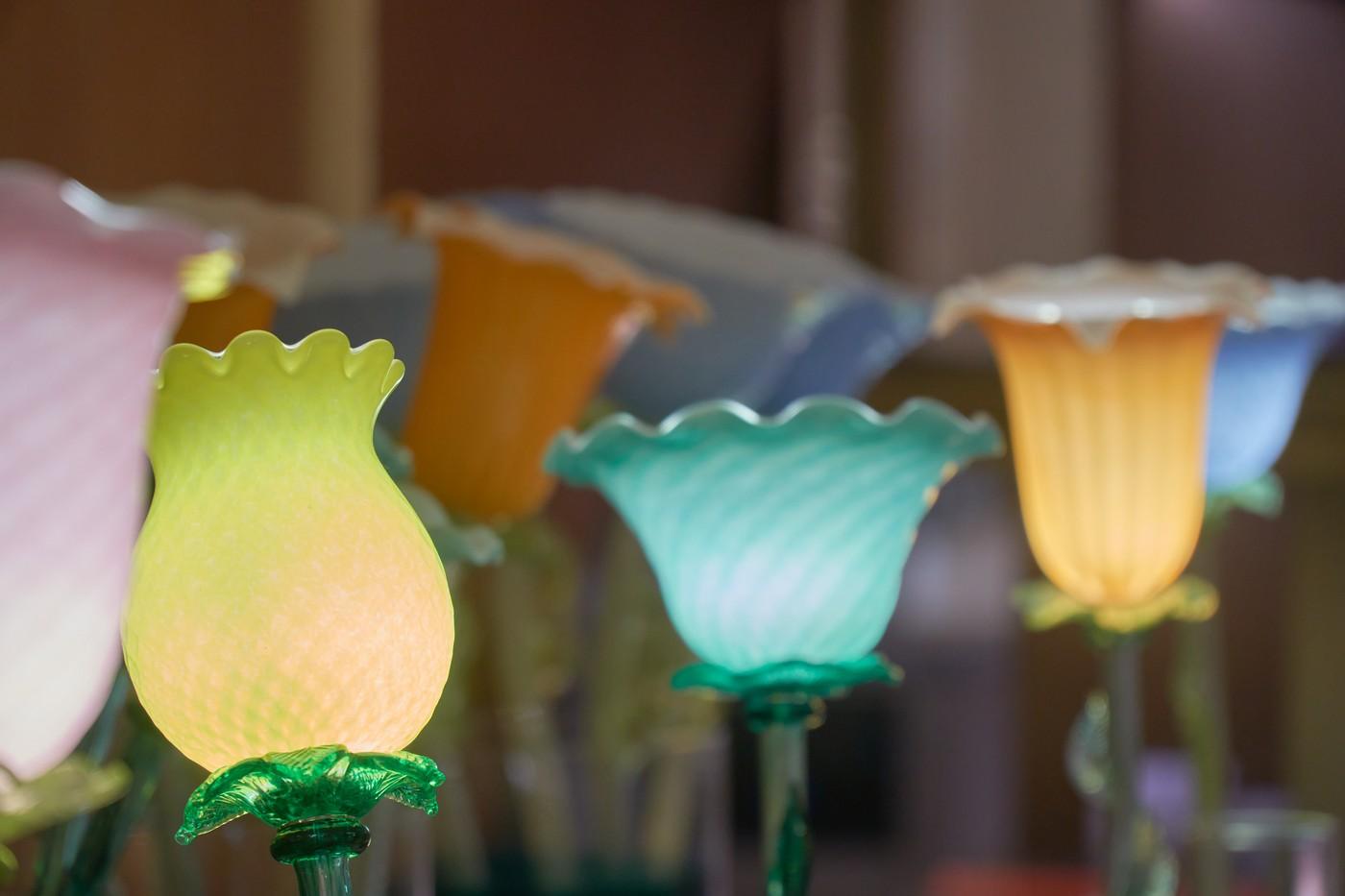 Lámpara de mesa moderna Flor de cristal de Murano Alessandra Baldereschi Hecha a mano Recubrimiento de polvo en venta