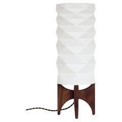 Moderne Tischlampe aus Nussbaumholz mit Sockel im Mid-Century-Stil von La Loupe