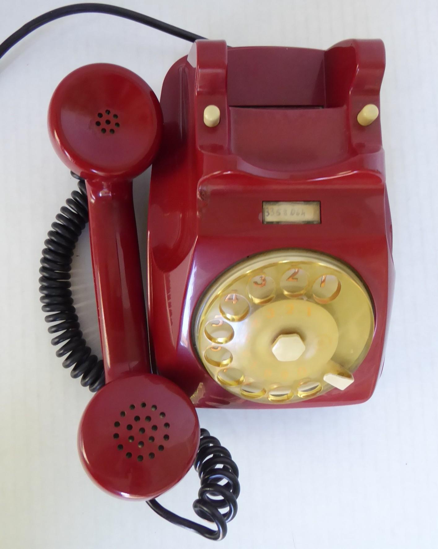 Plastique Table Rotary Phone SIEMENS AUSO SIP S62  Lino Saltini, Italie, années 1960 en vente