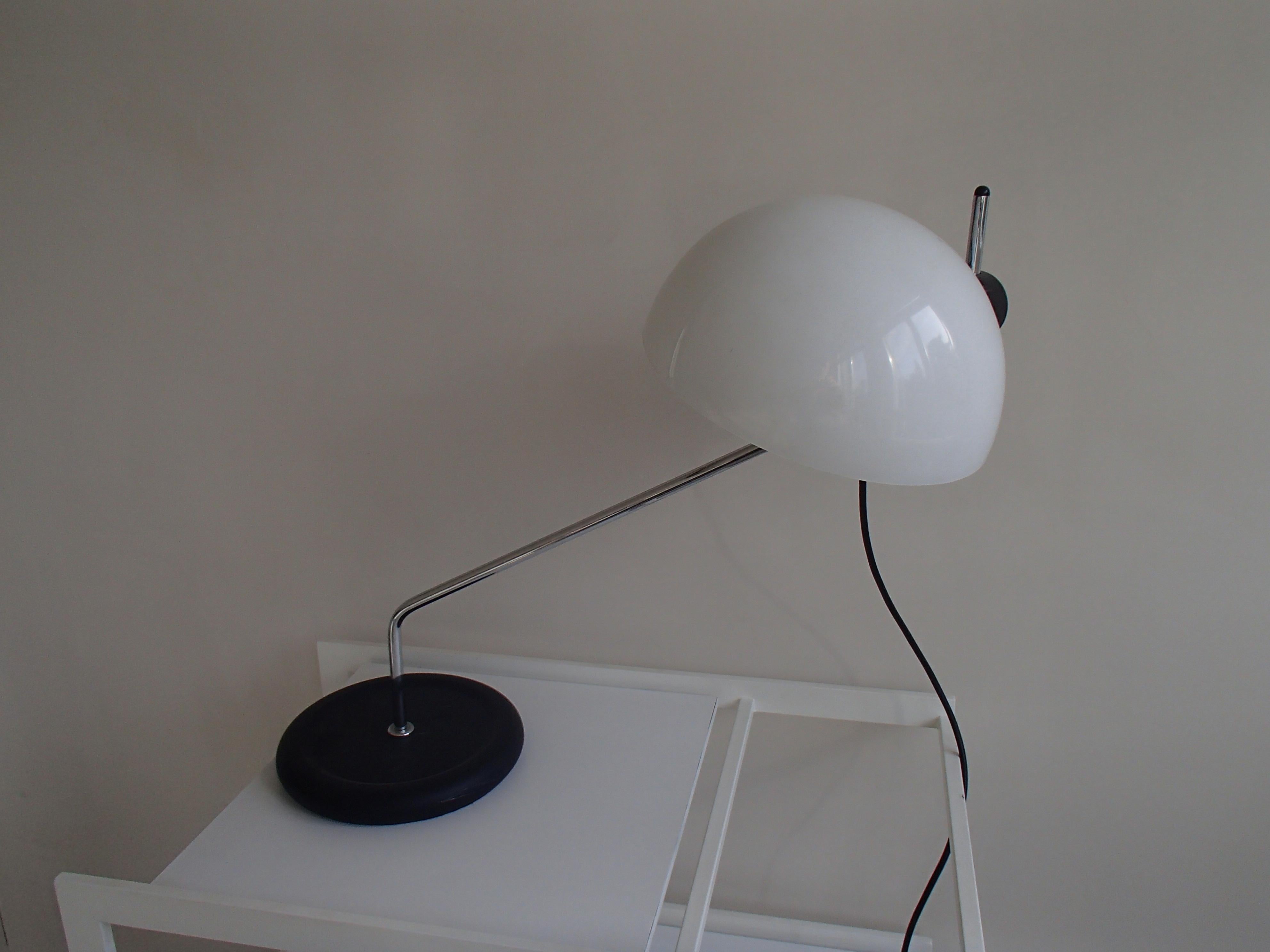 Lámpara de mesa moderna Harvey Guzzini de 1976, Modèle Libellula Cromo en venta