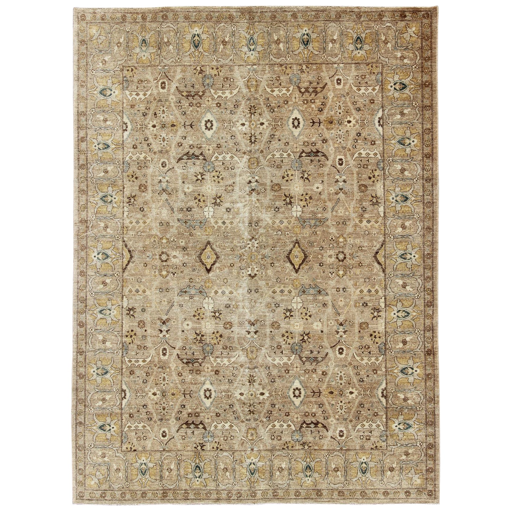 Moderner Teppich im Täbris-Design mit Kamel background von Keivan Woven Arts im Angebot
