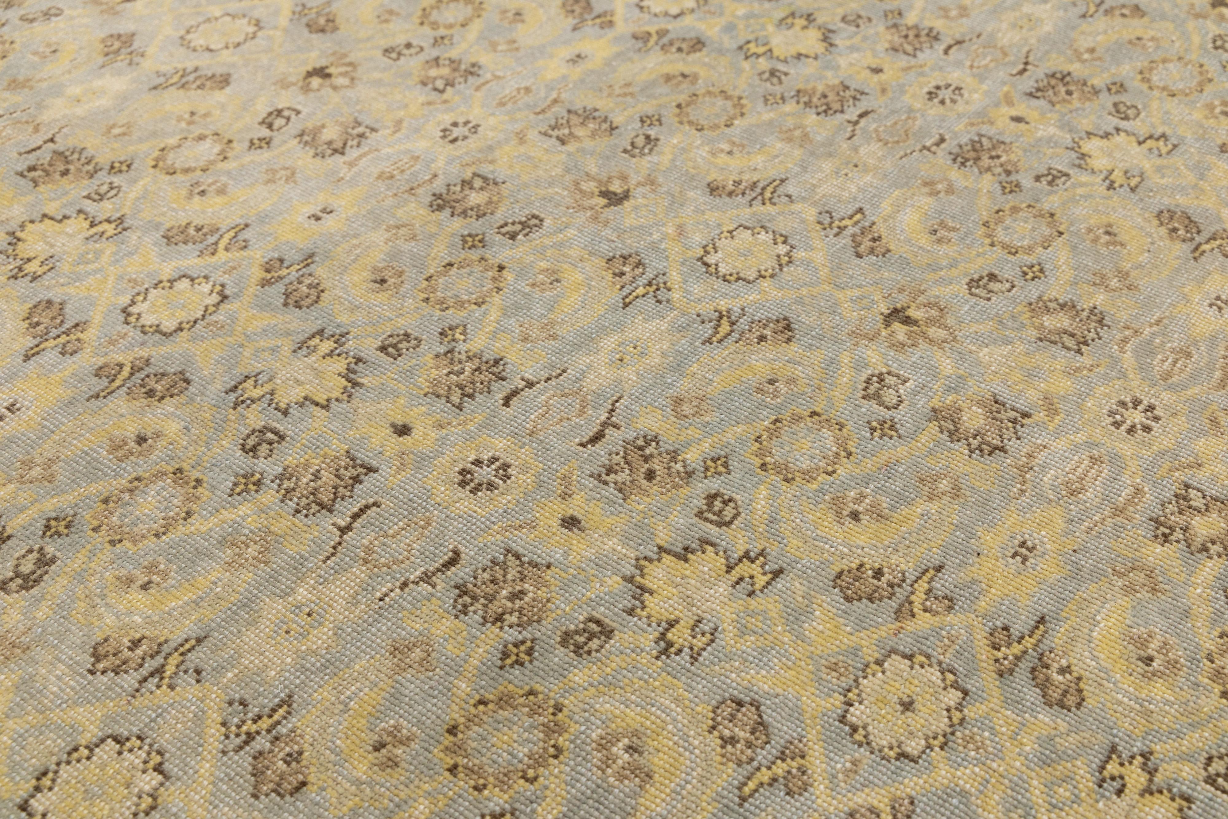 Tappeto moderno in lana Tabriz realizzato a mano in blu pallido in vendita 4