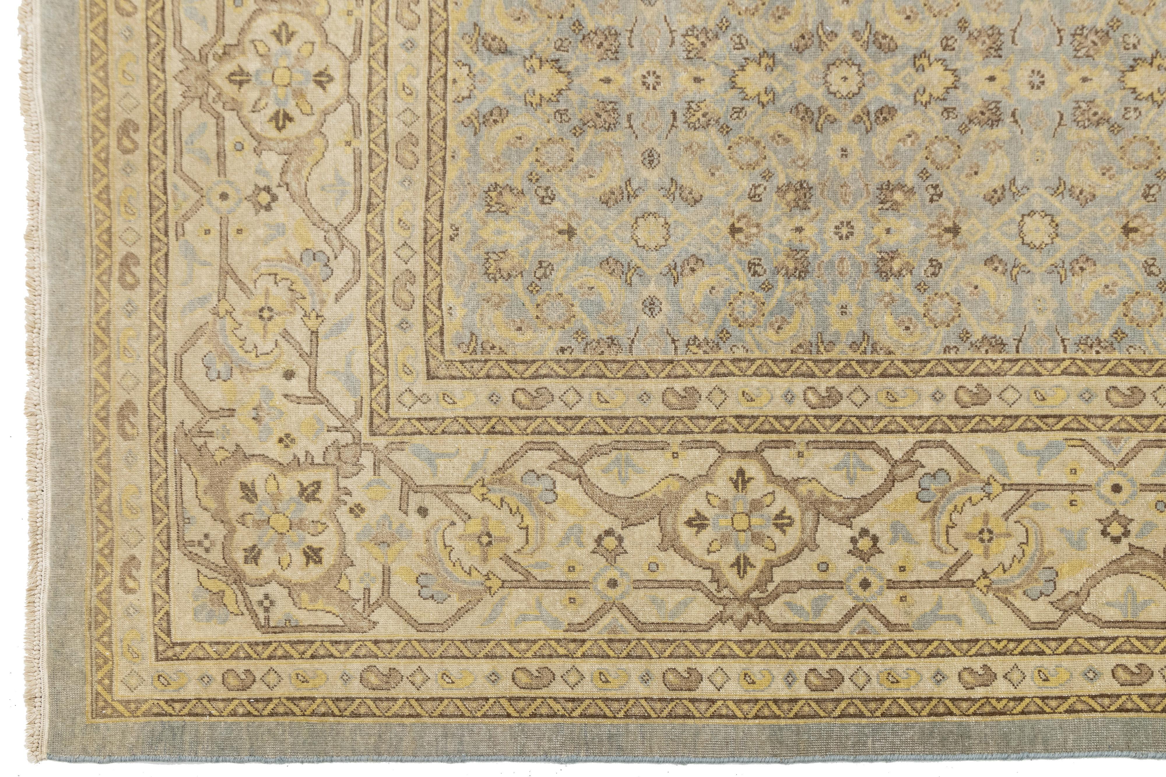 Lana Tappeto moderno in lana Tabriz realizzato a mano in blu pallido in vendita