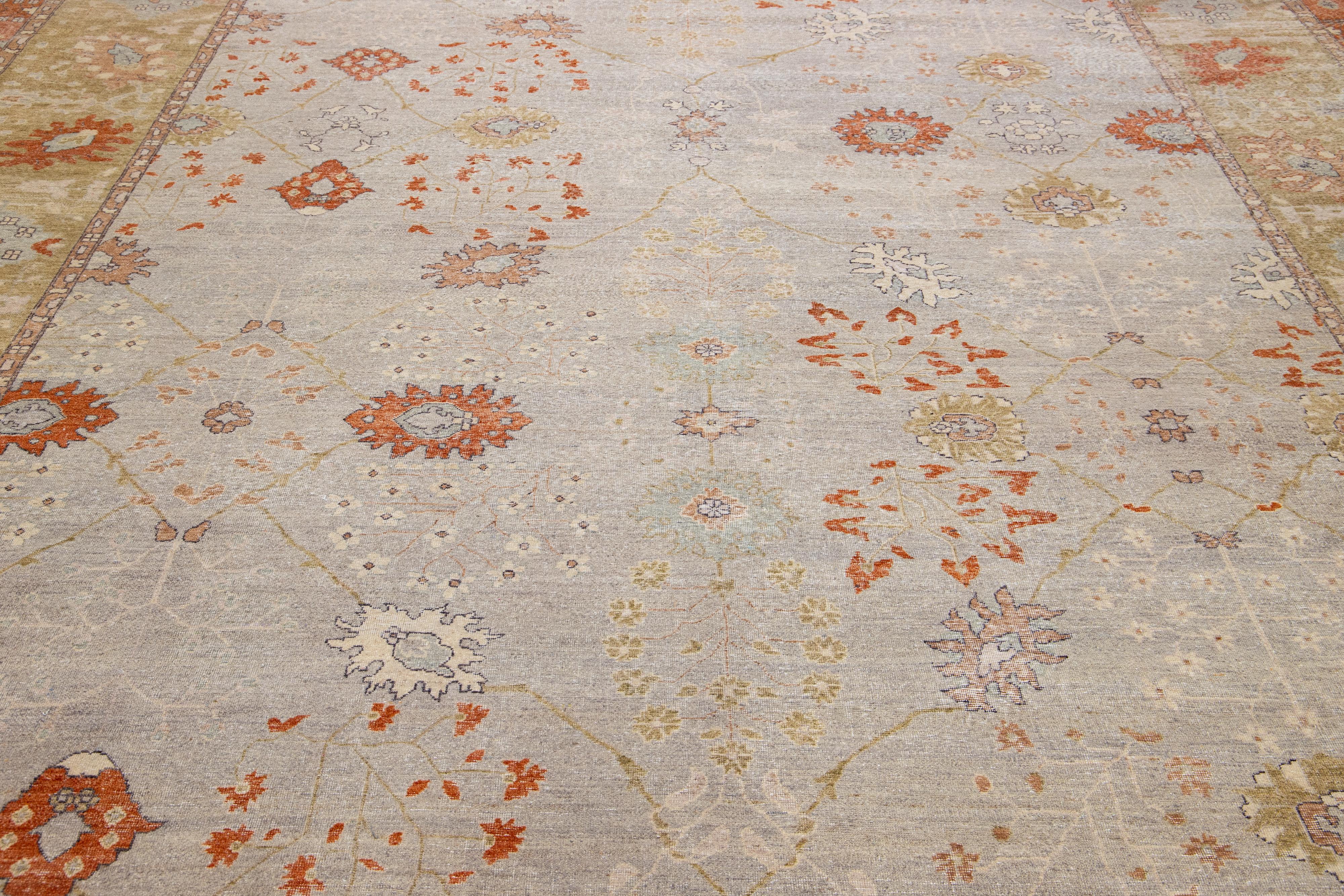 Moderner handgefertigter indischer Teppich aus Täbris mit Blumenmuster in Grau und Orange von Apadana (21. Jahrhundert und zeitgenössisch) im Angebot