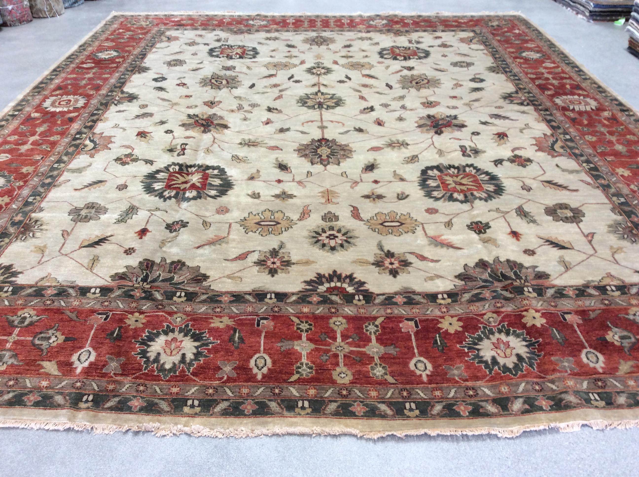 Moderner Täbris-Teppich

Maße: 12' x 14'8