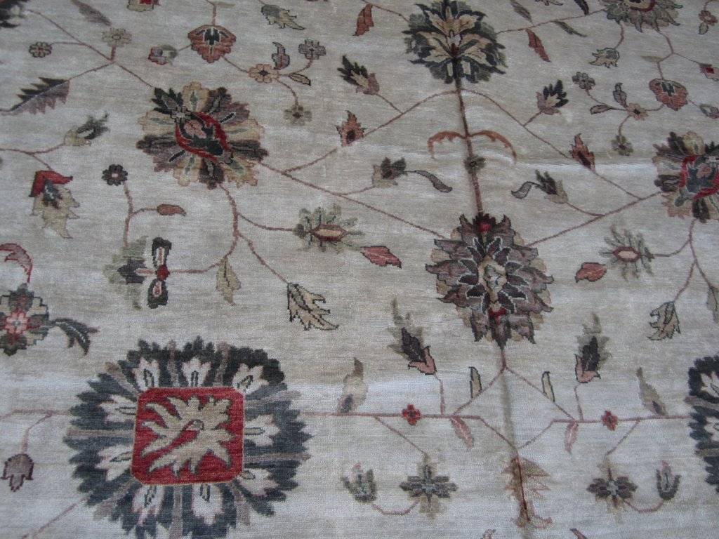 Tabriz-Teppich im modernen Stil im Zustand „Gut“ im Angebot in West Hollywood, CA