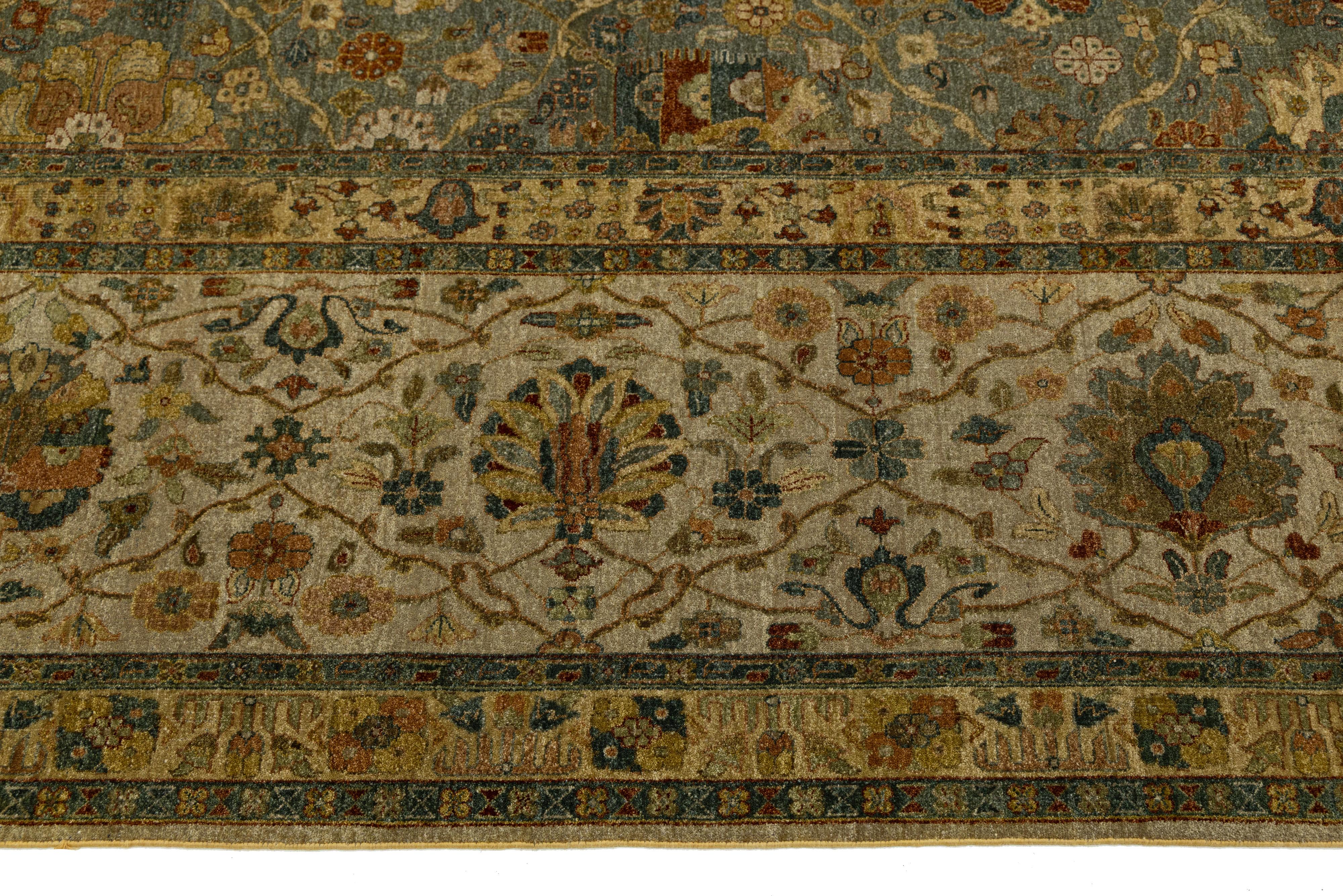 Stile Tabriz moderno  Tappeto in lana oversize in verde  Con Design/One floreale in vendita 2