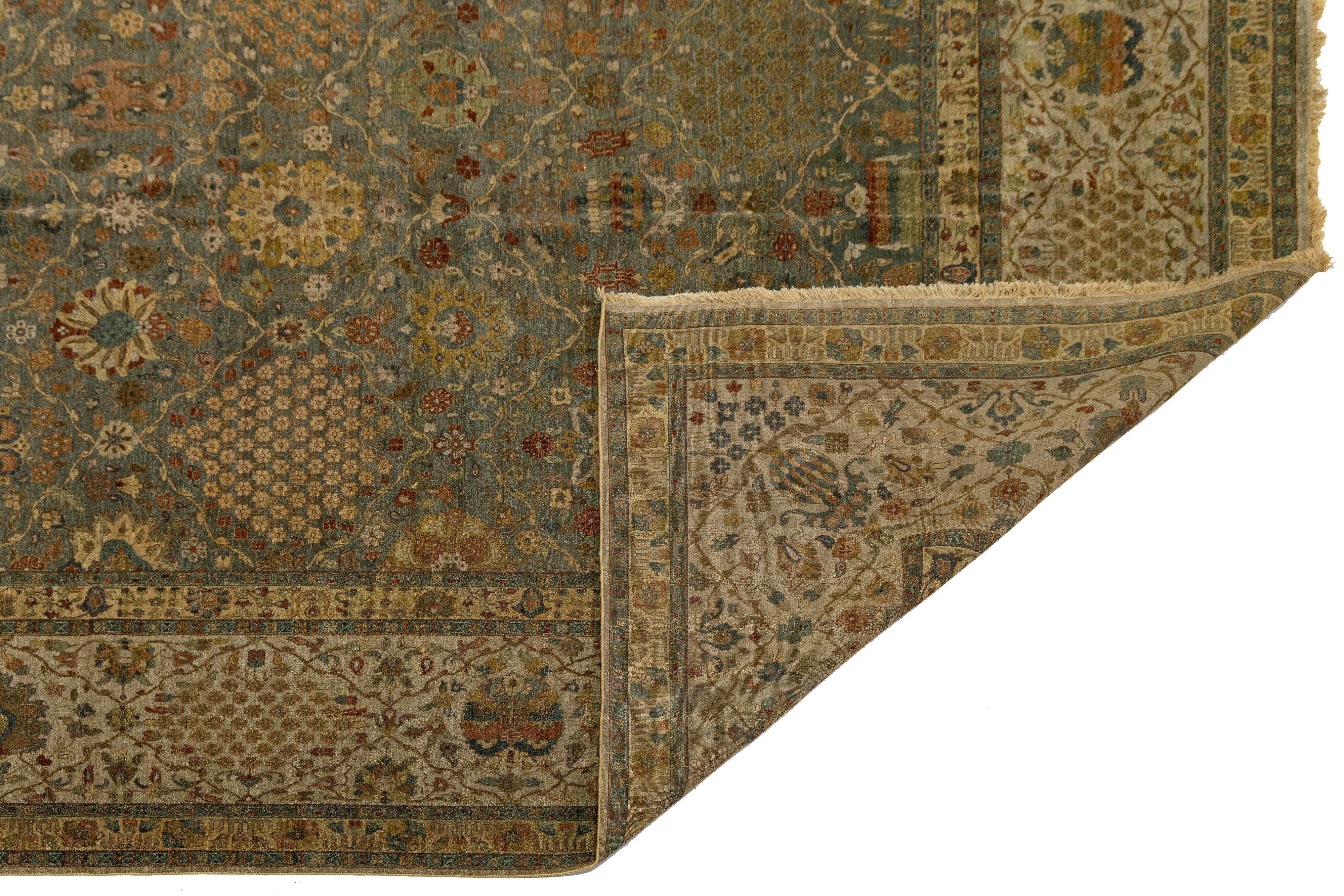 Moderno Stile Tabriz moderno  Tappeto in lana oversize in verde  Con Design/One floreale in vendita
