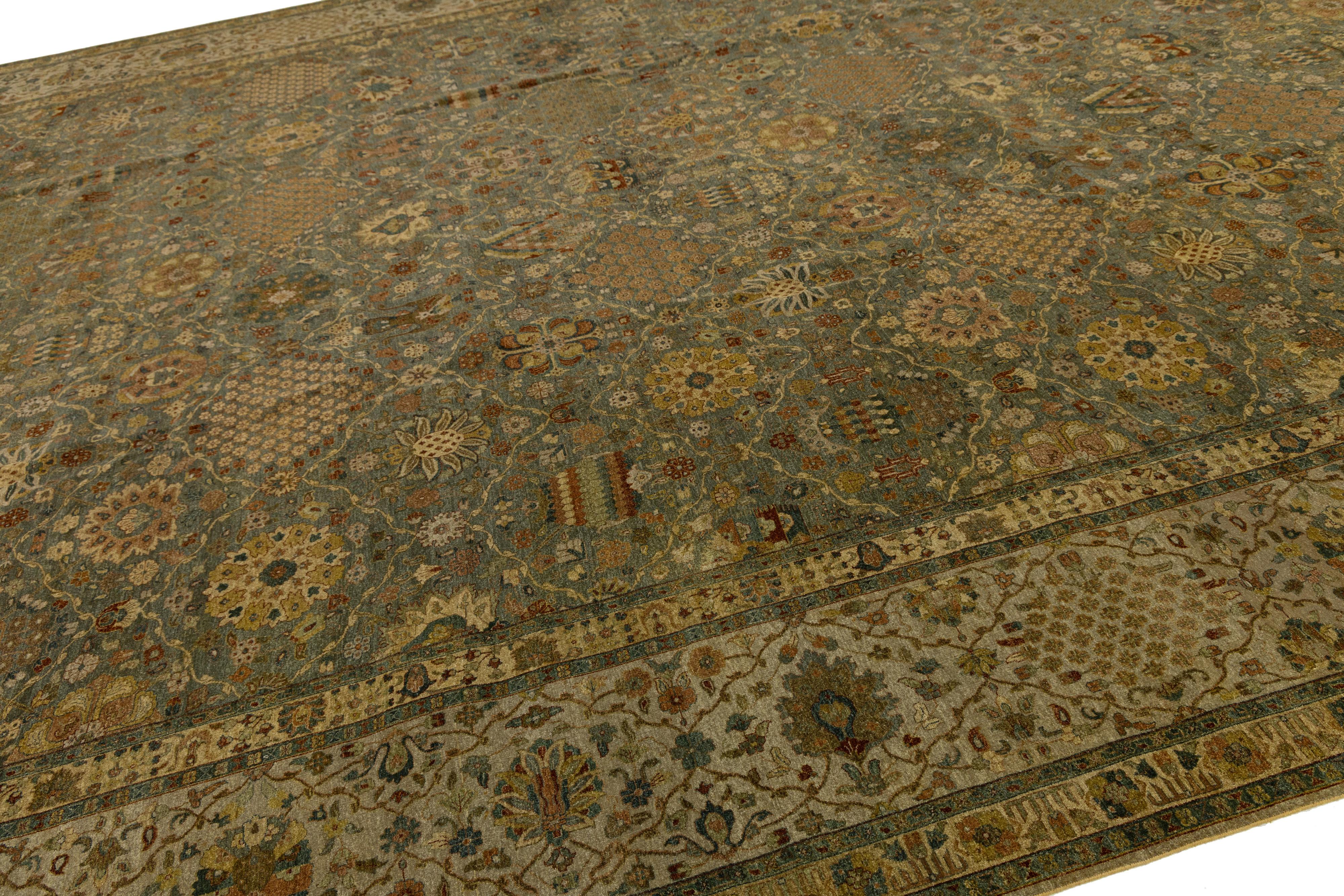 Stile Tabriz moderno  Tappeto in lana oversize in verde  Con Design/One floreale In condizioni ottime in vendita a Norwalk, CT