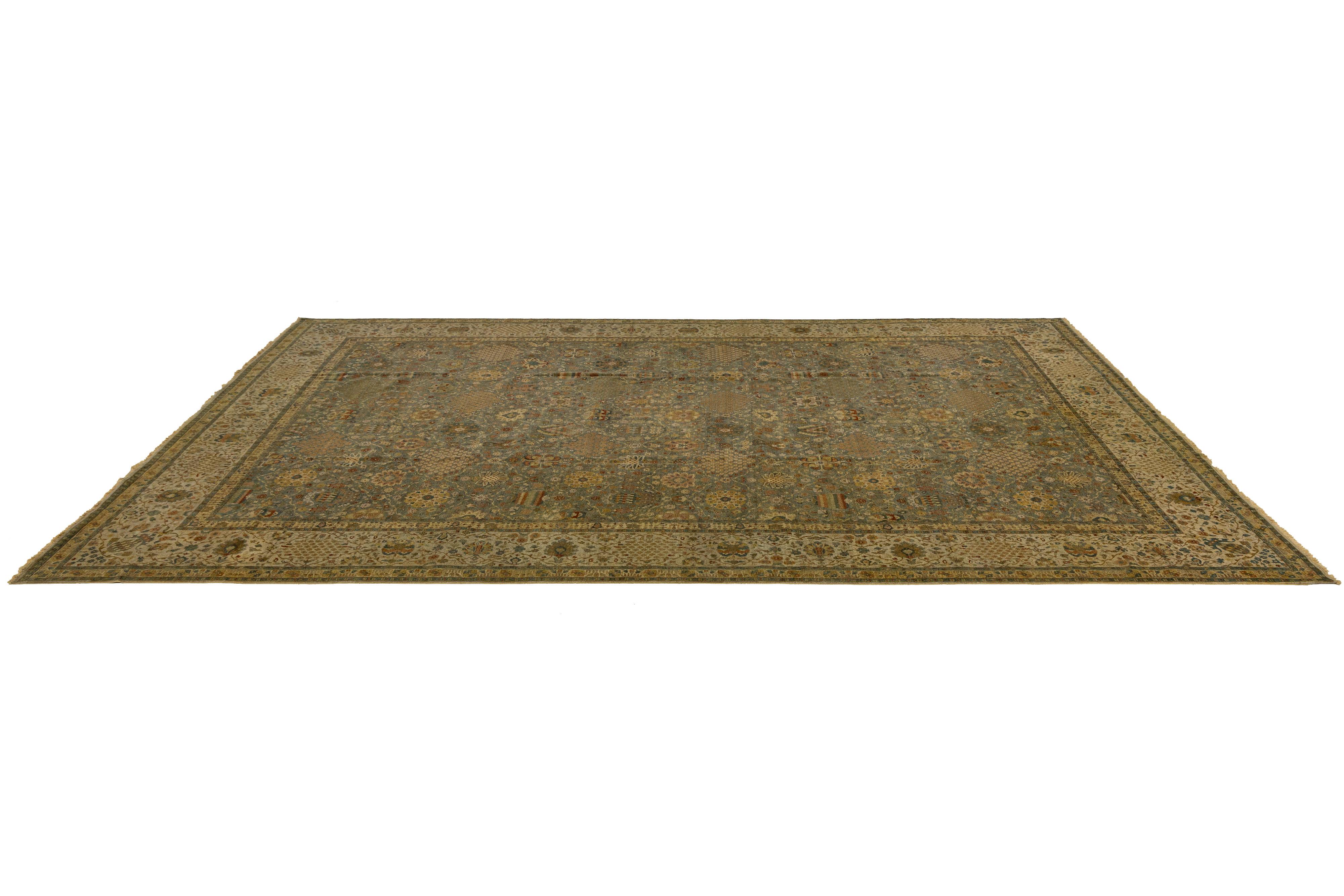 Lana Stile Tabriz moderno  Tappeto in lana oversize in verde  Con Design/One floreale in vendita