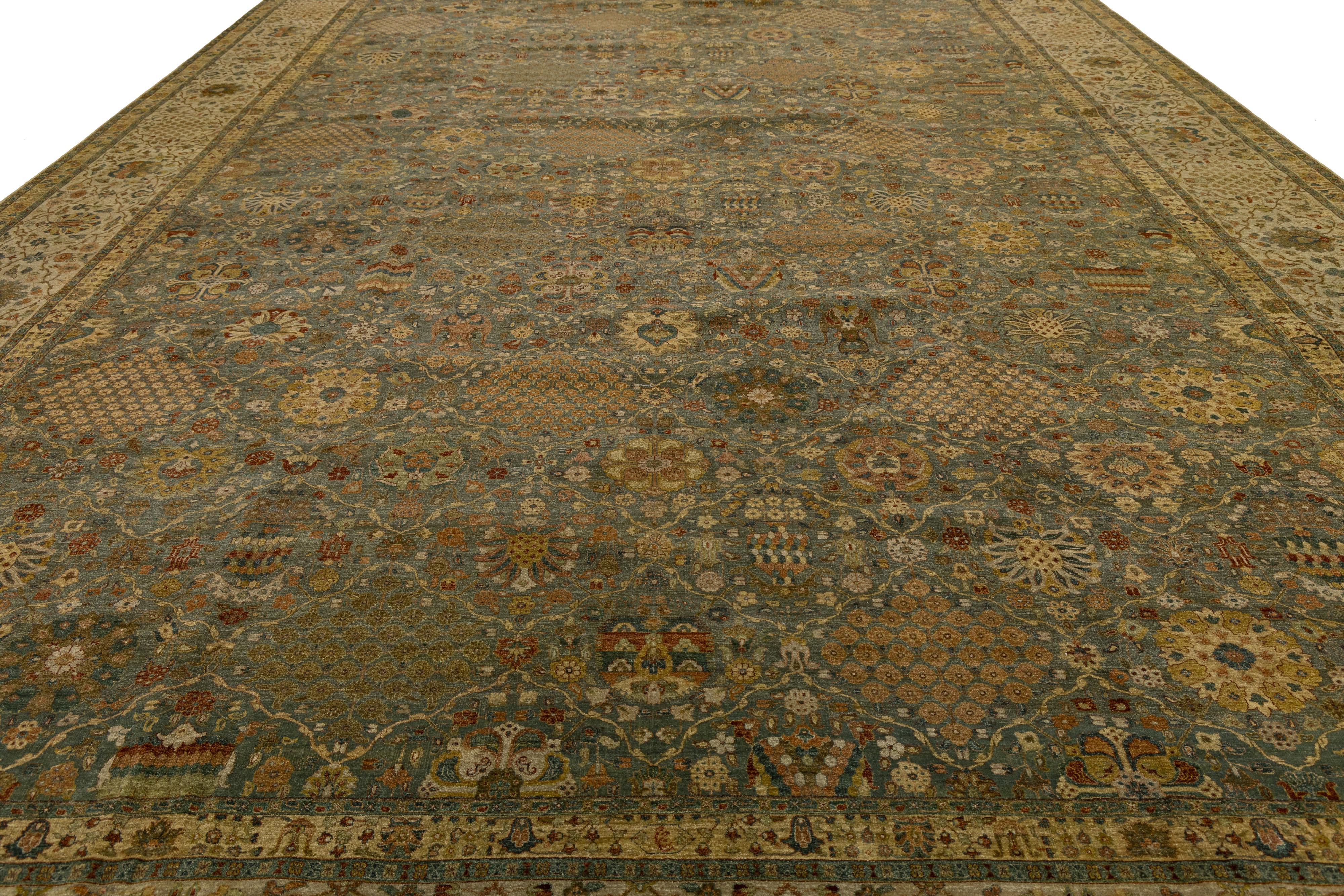 Stile Tabriz moderno  Tappeto in lana oversize in verde  Con Design/One floreale in vendita 1