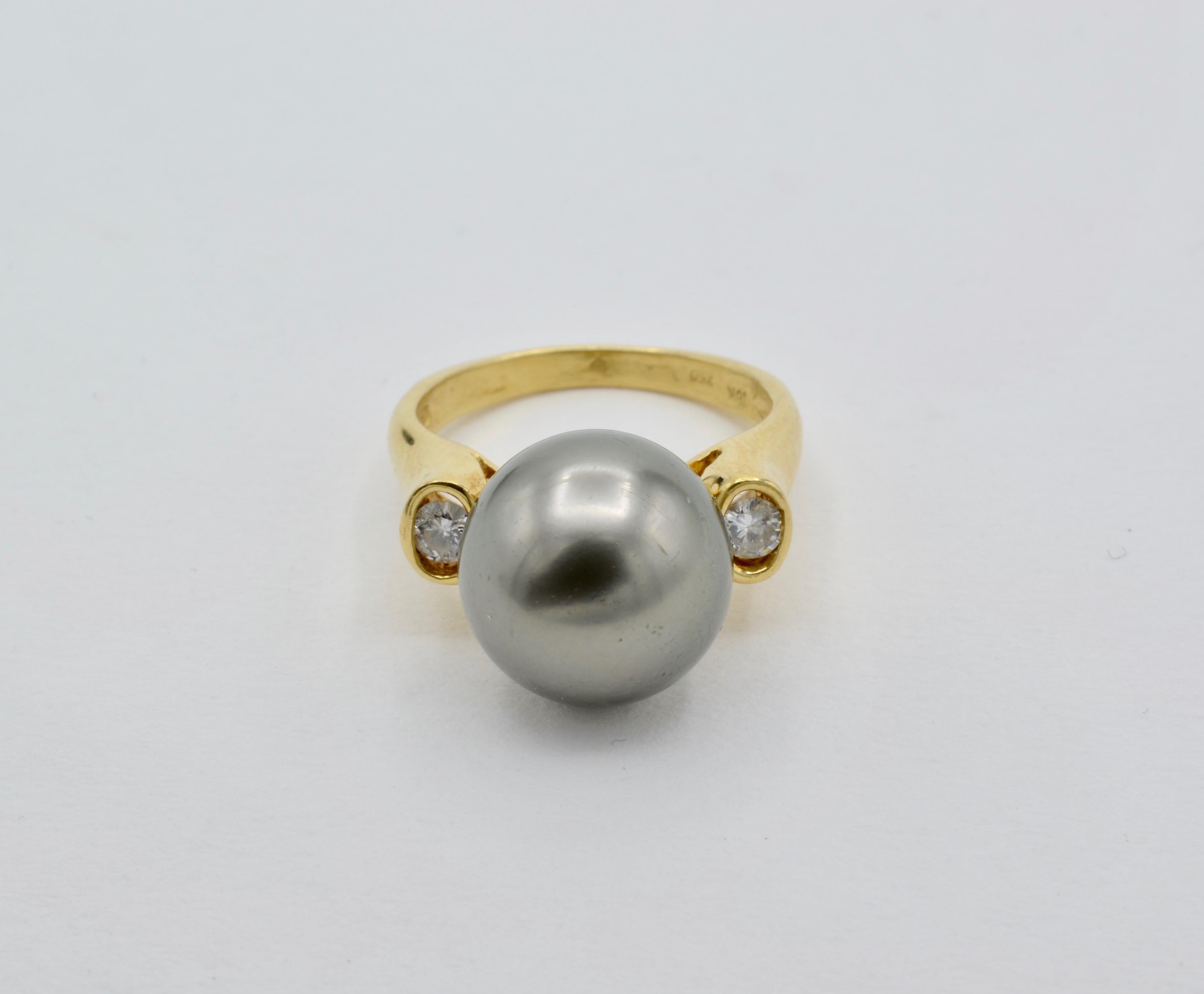 Modernist Modern Tahiti Grey 13 Millimeter Pearl, Diamond and 18 Karat Yellow Gold Ring For Sale