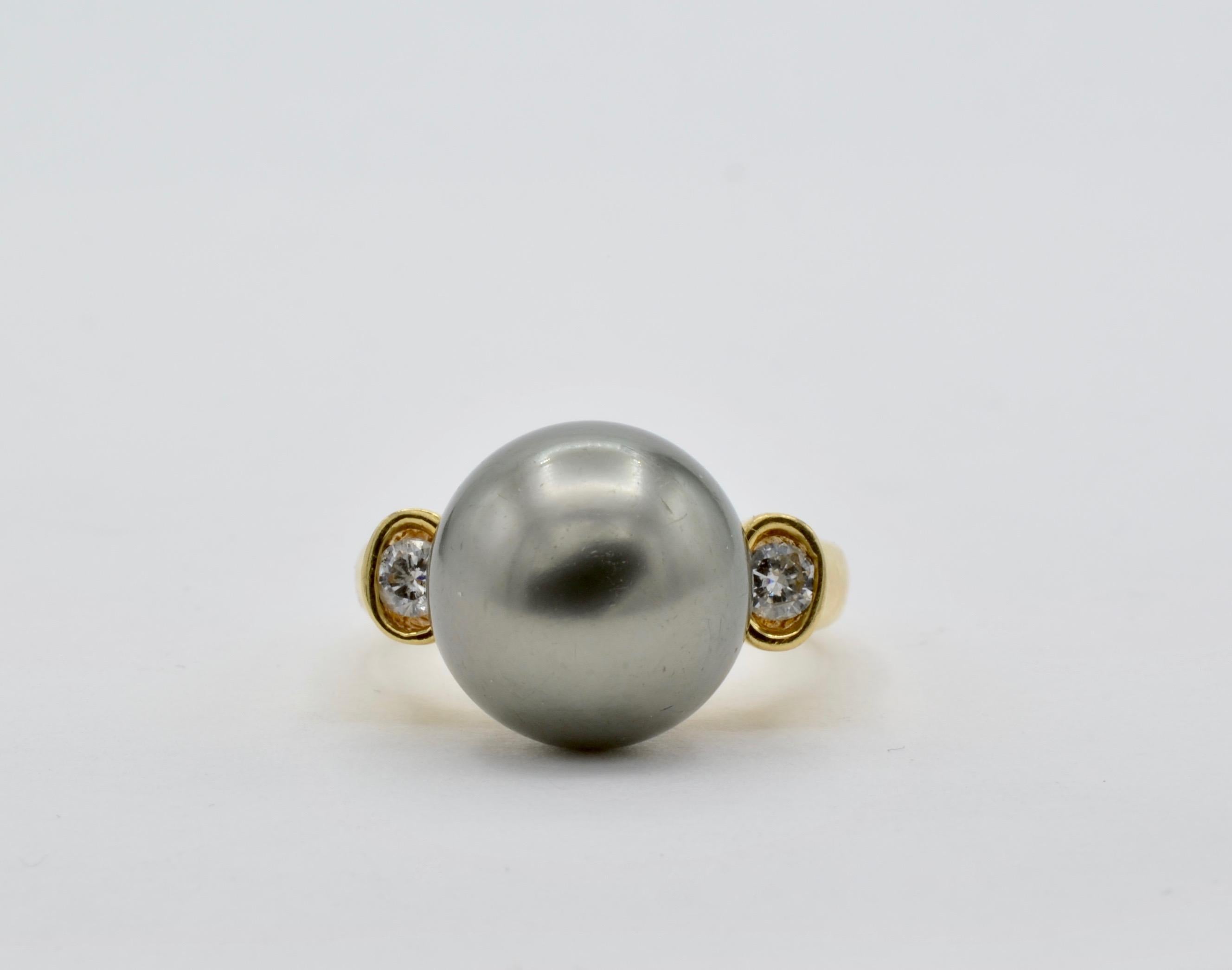 Modern Tahiti Grey 13 Millimeter Pearl, Diamond and 18 Karat Yellow Gold Ring In Excellent Condition For Sale In Berkeley, CA