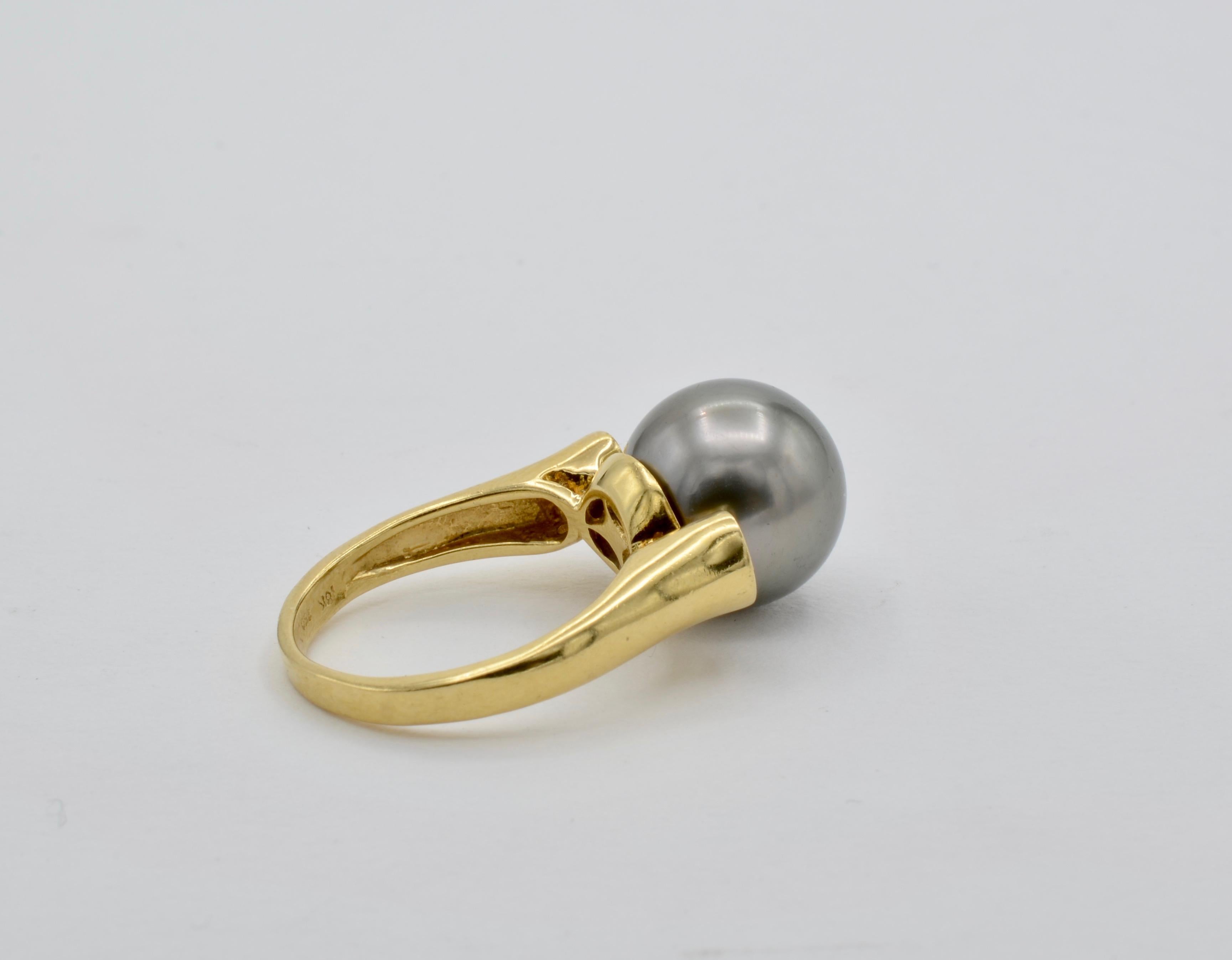 Women's Modern Tahiti Grey 13 Millimeter Pearl, Diamond and 18 Karat Yellow Gold Ring For Sale
