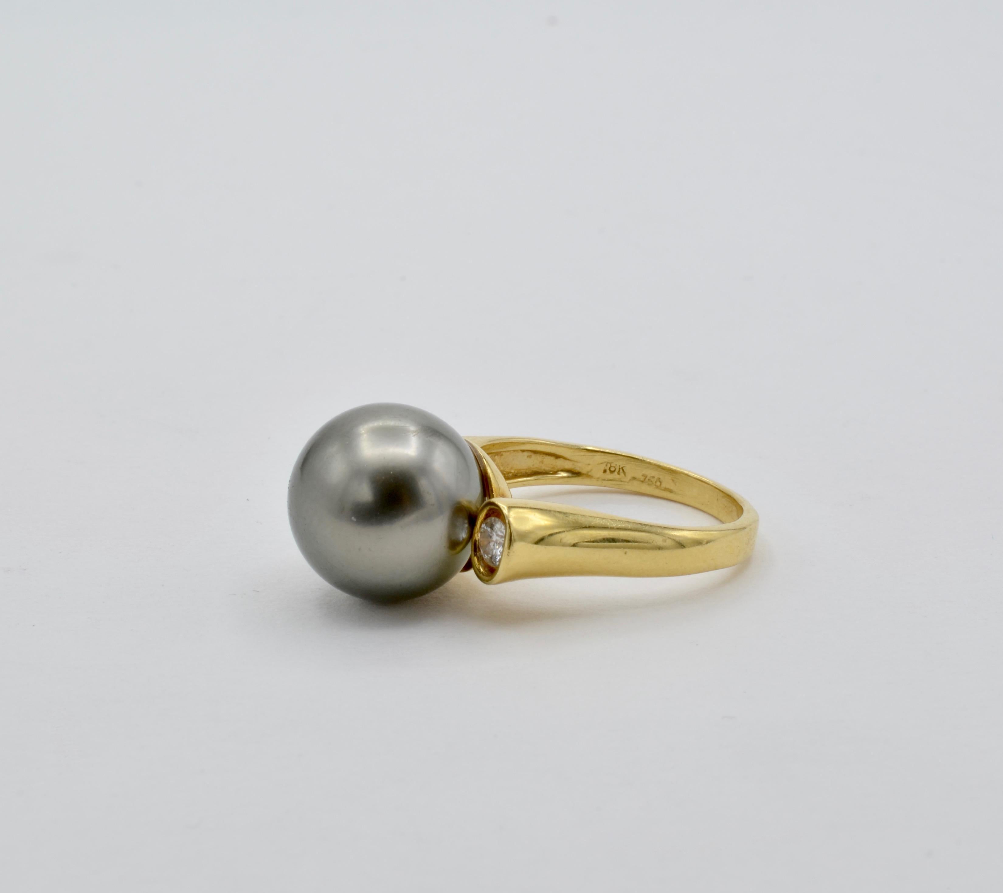 Modern Tahiti Grey 13 Millimeter Pearl, Diamond and 18 Karat Yellow Gold Ring For Sale 1
