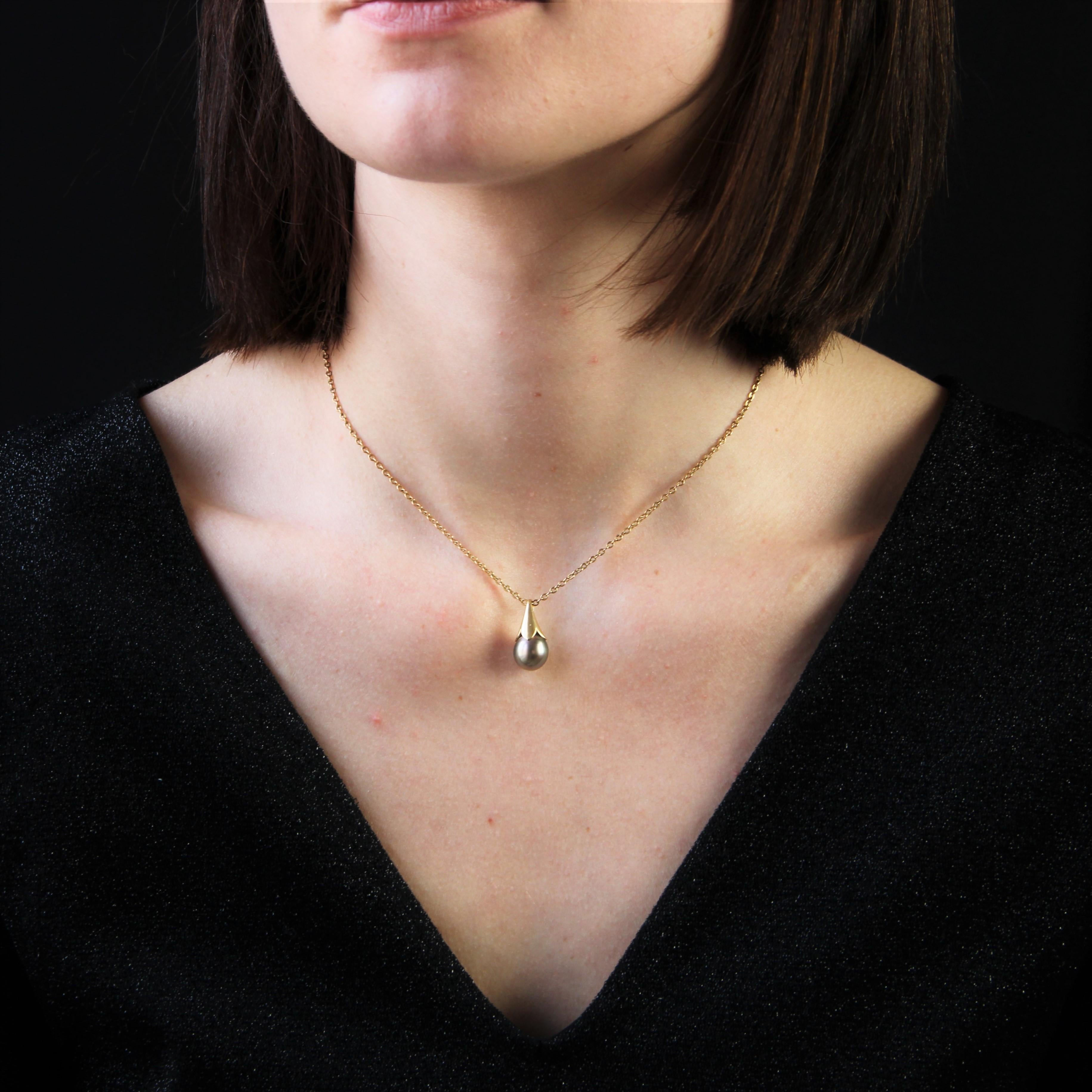 Modern Tahitian Pearl 18 Karat Yellow Gold Pendant For Sale at 1stDibs