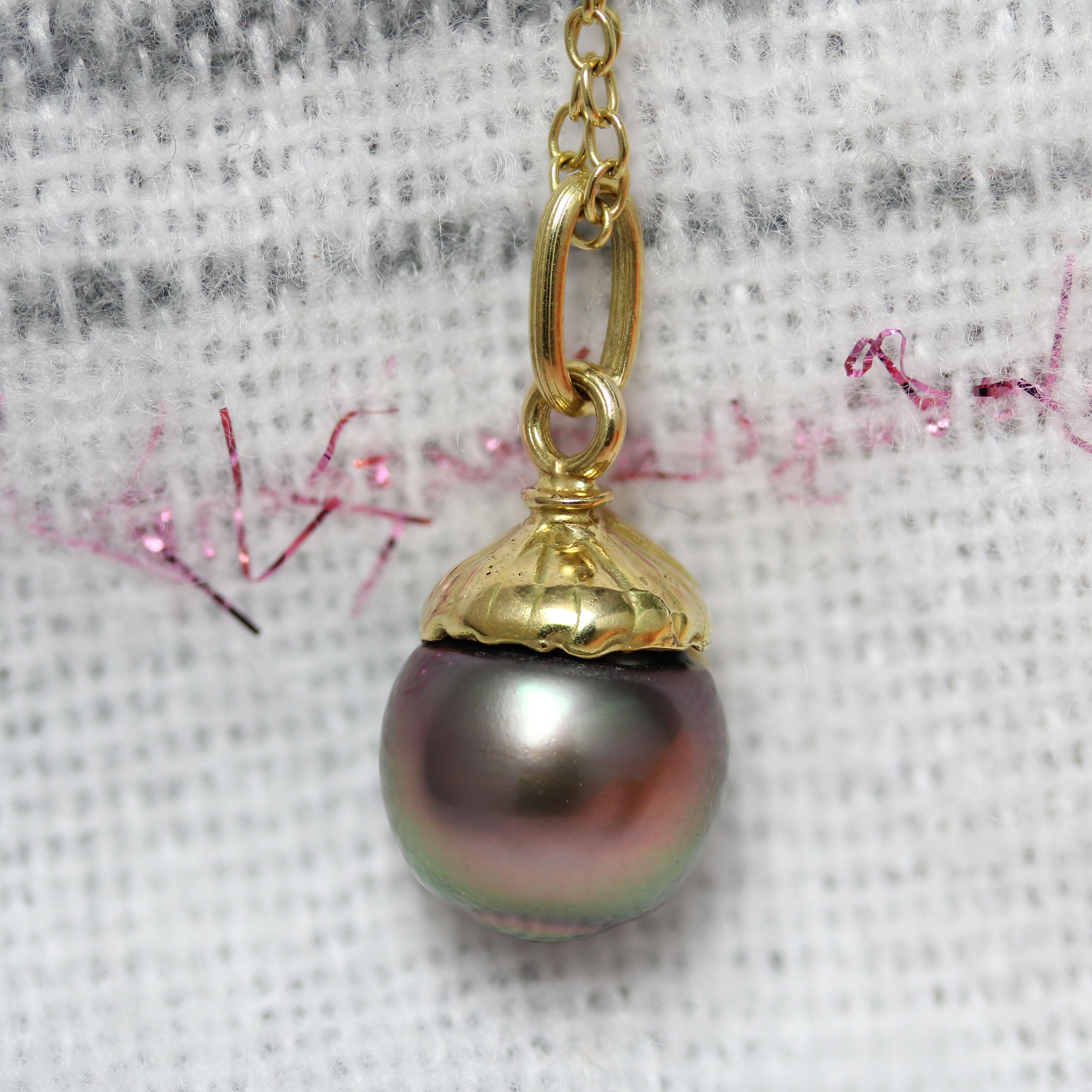 Moderne Pendentif moderne en or jaune 18 carats et perles de Tahiti en vente