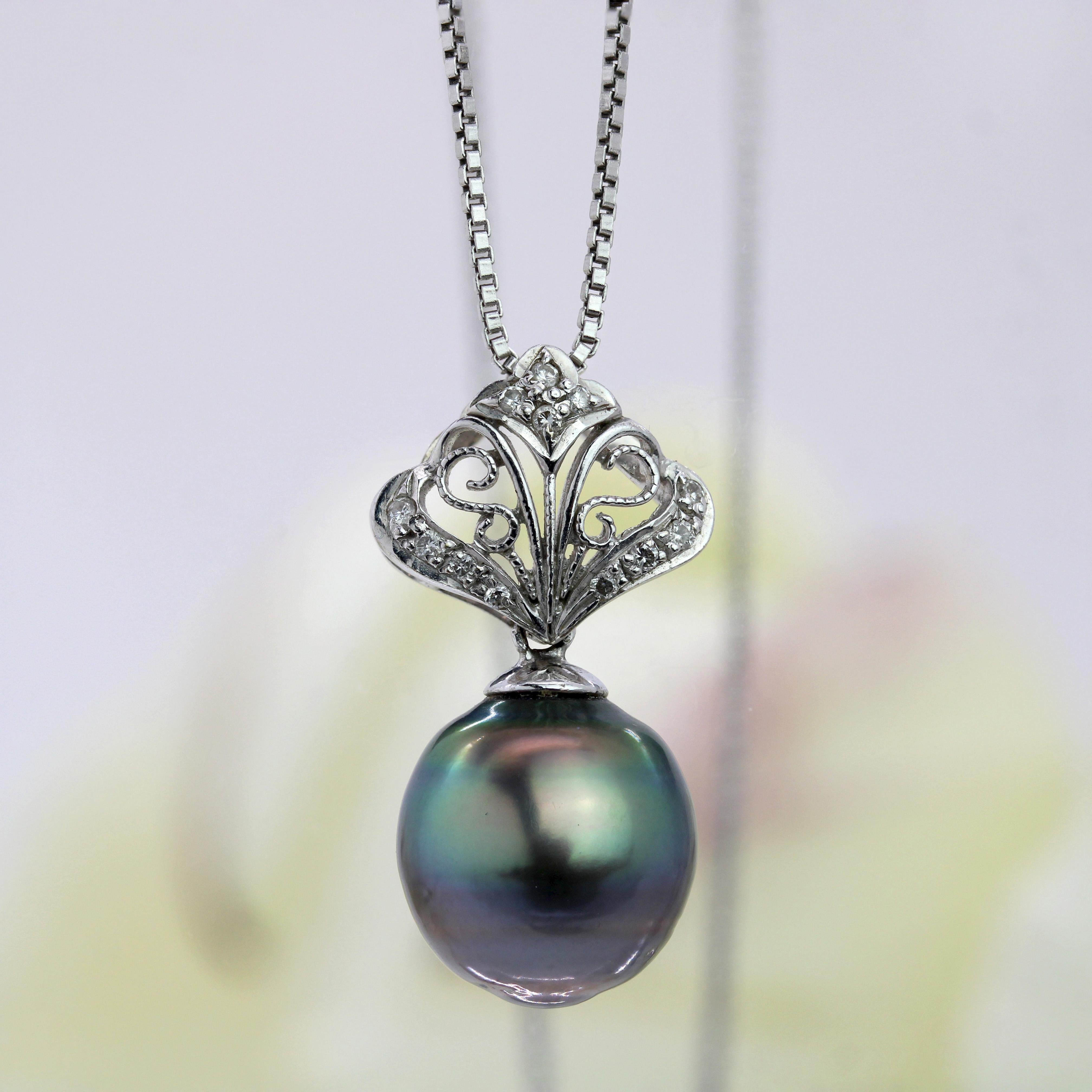 Modern Tahitian Pearl Diamonds Collar con cadena colgante de oro blanco de 18 quilates Moderno en venta