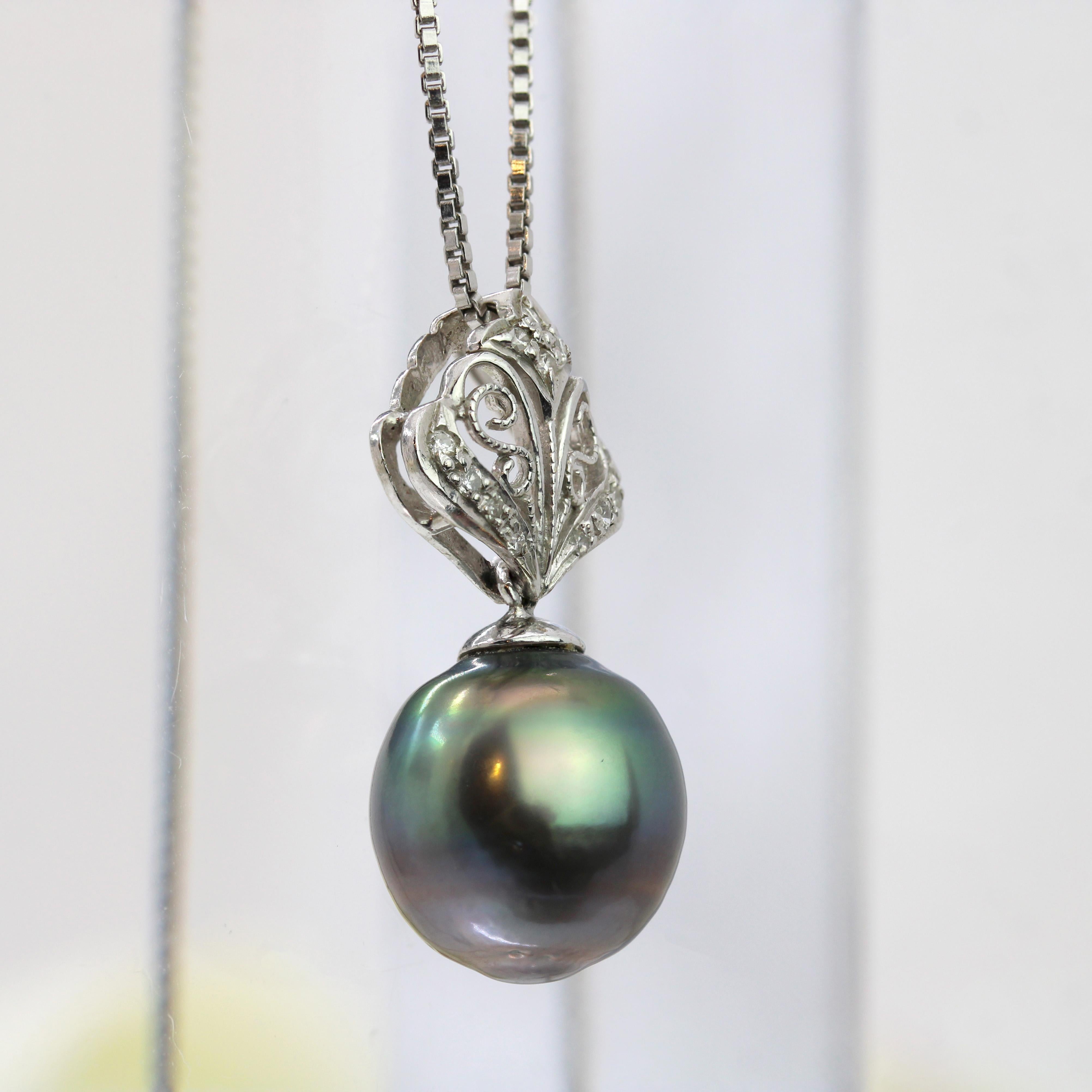 Modern Tahitian Pearl Diamonds Collar con cadena colgante de oro blanco de 18 quilates en venta 1