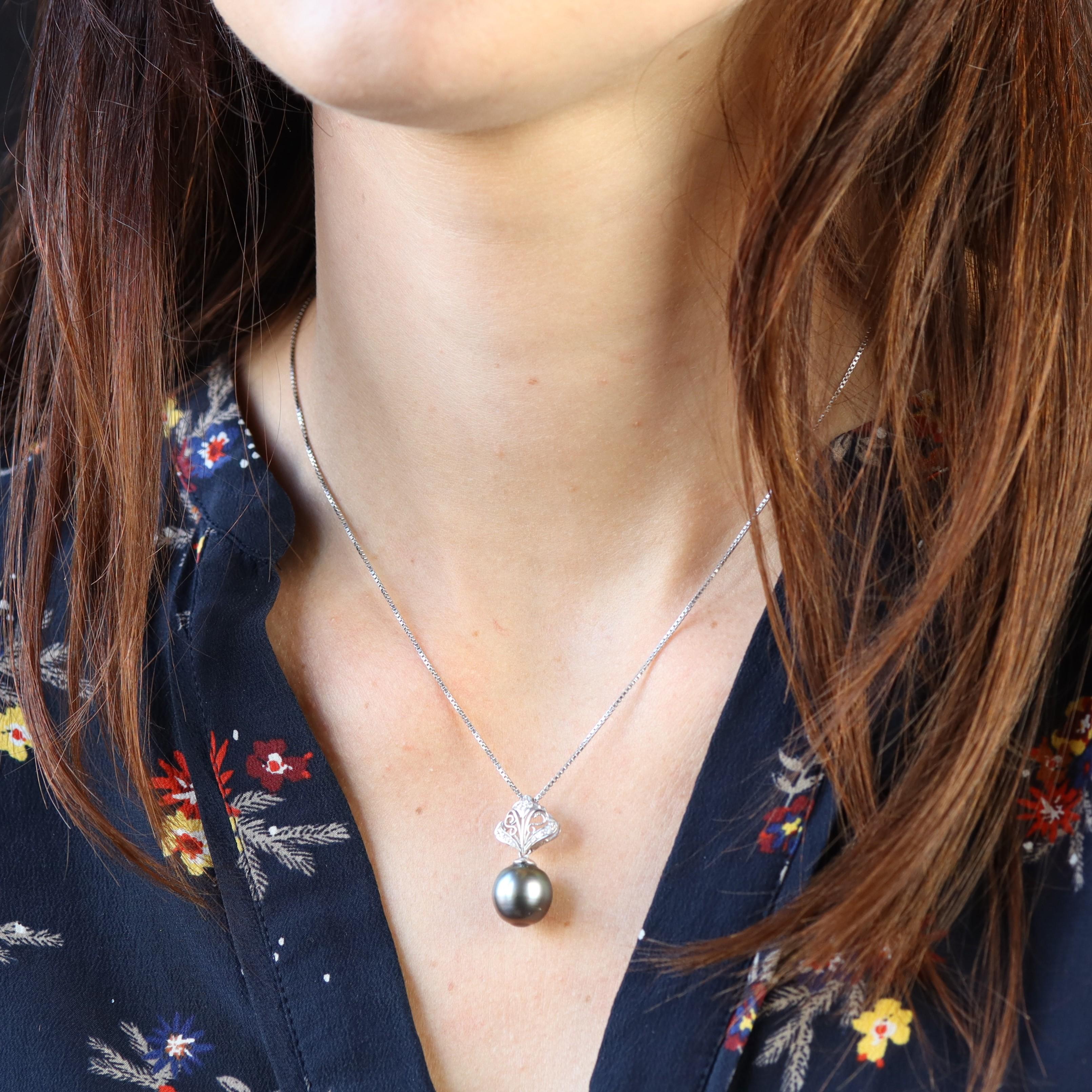 Modern Tahitian Pearl Diamonds Collar con cadena colgante de oro blanco de 18 quilates en venta 2